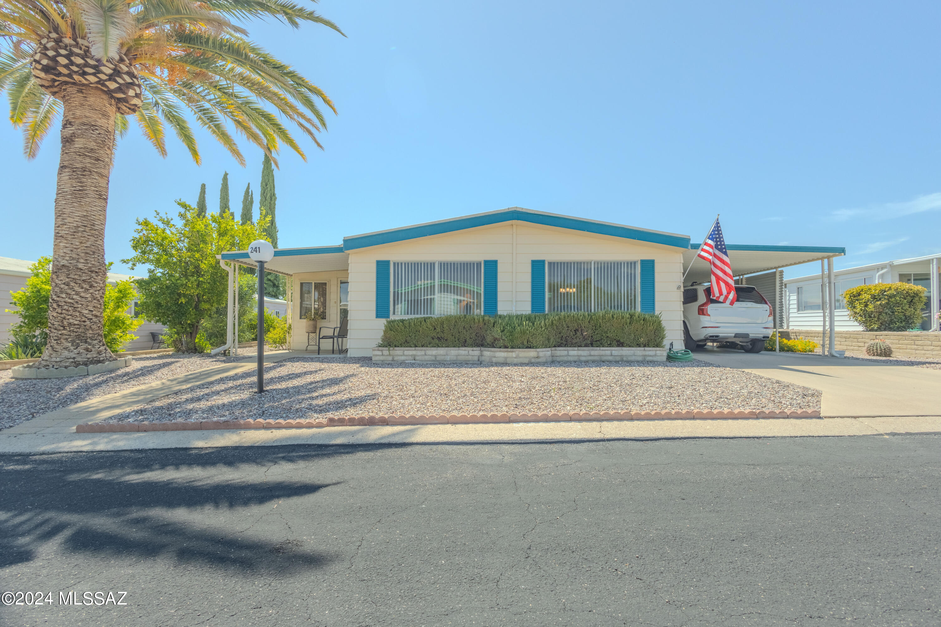 241 W Cumaro Drive