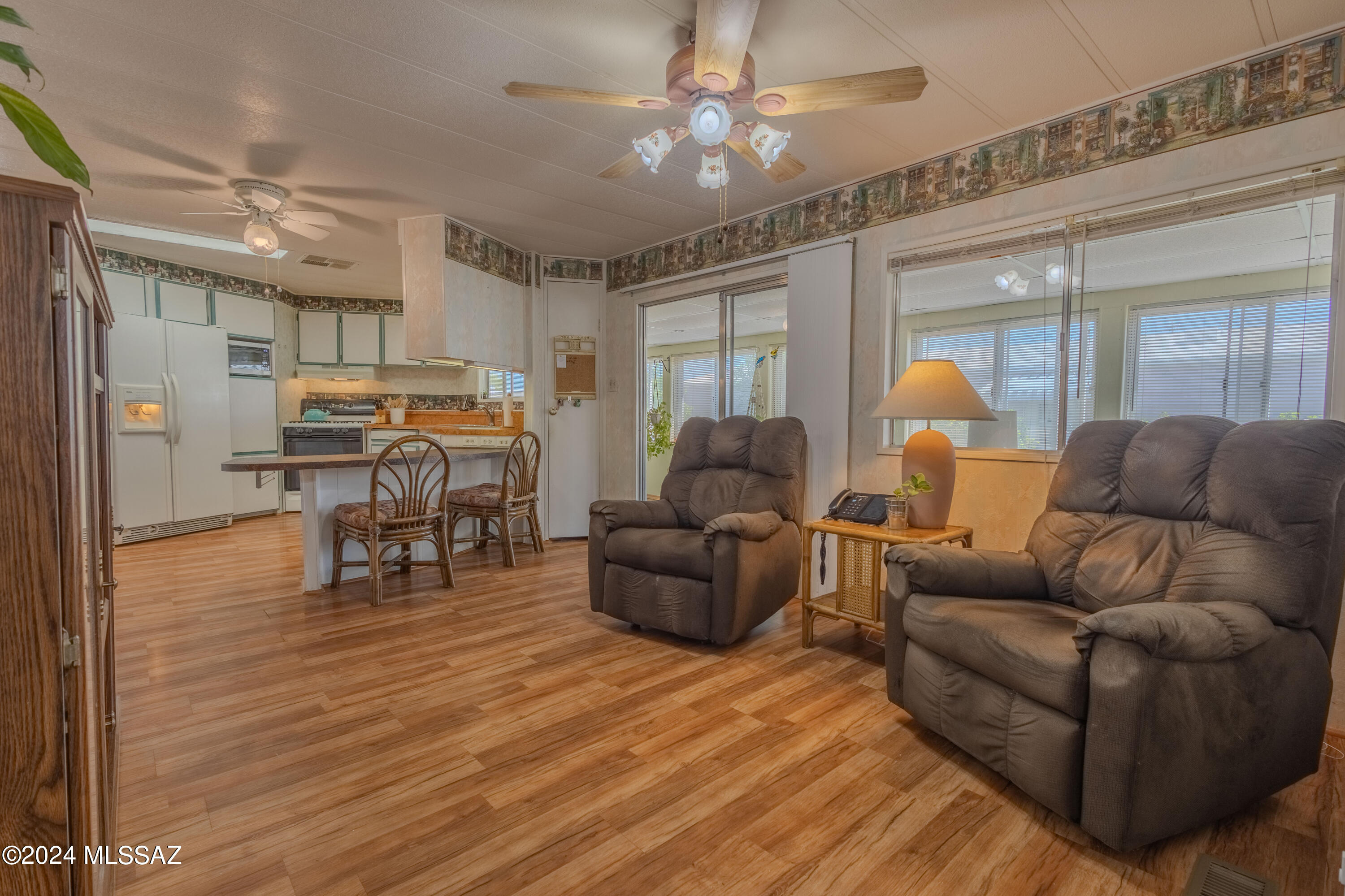 241 W Cumaro Drive