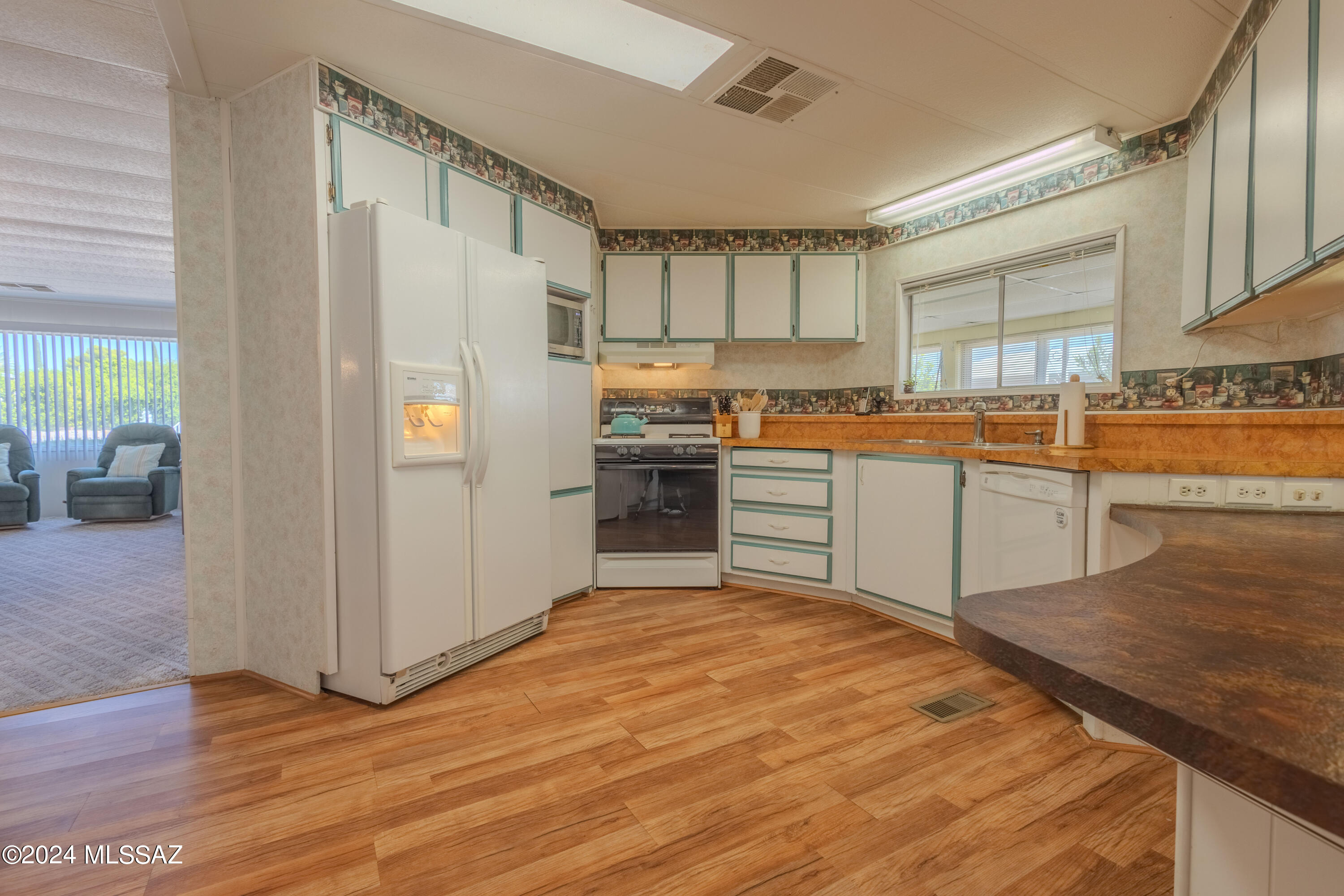 241 W Cumaro Drive