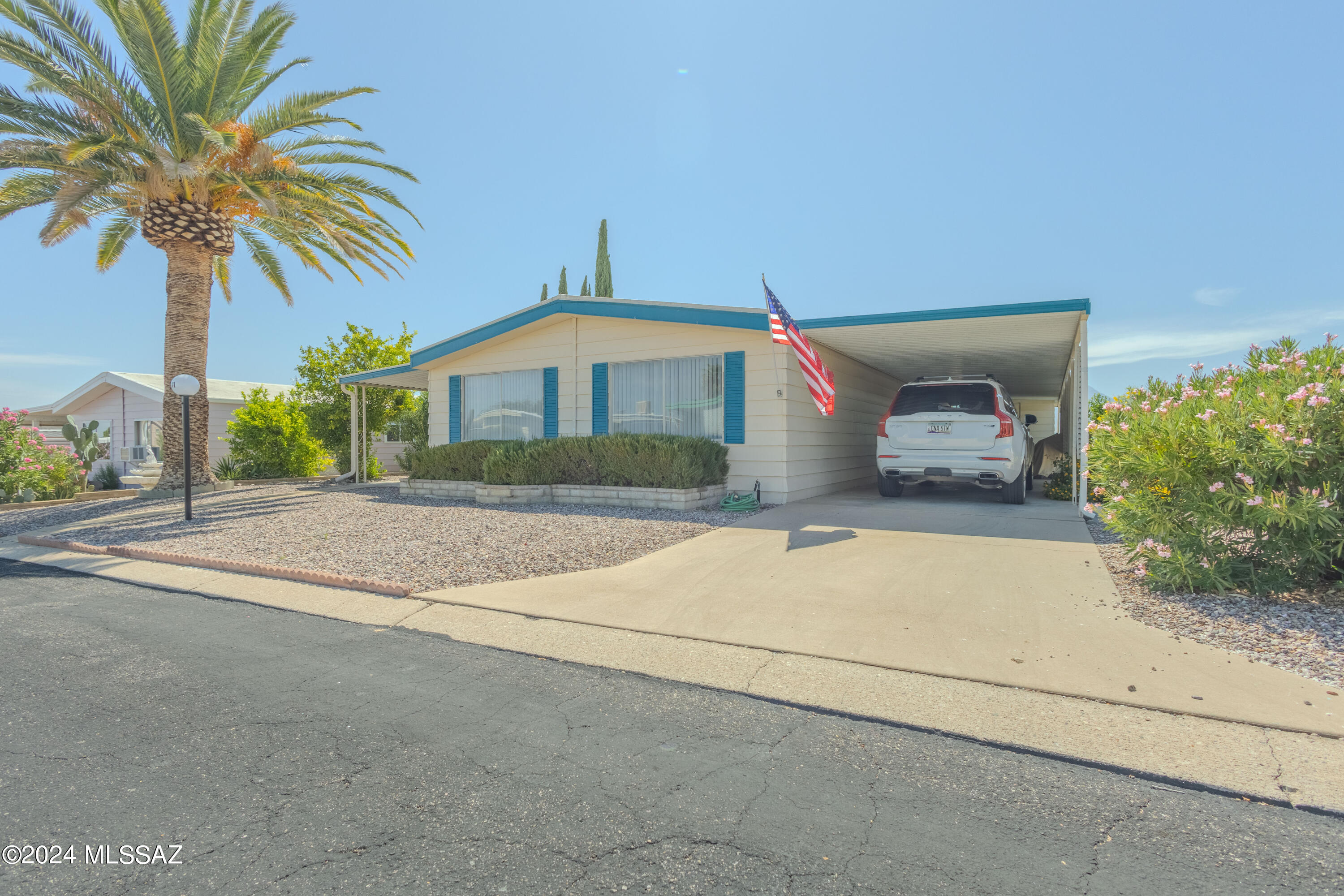 241 W Cumaro Drive