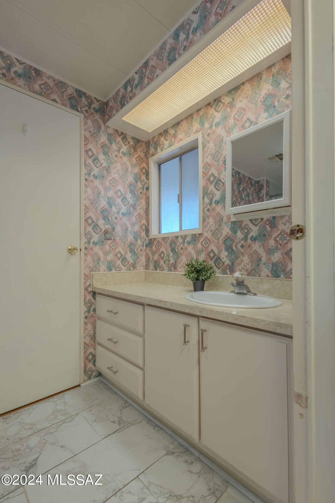 241 W Cumaro Drive