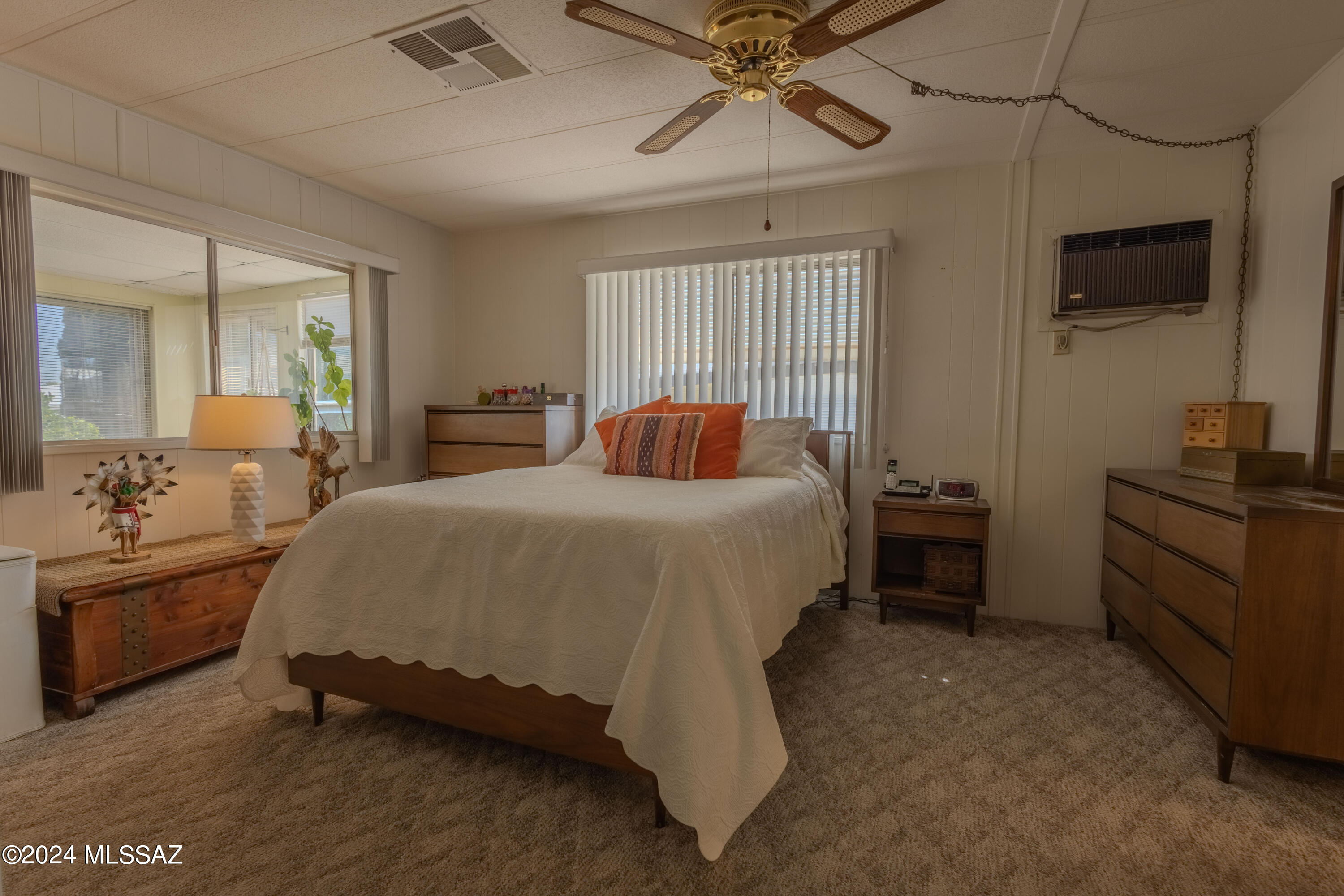 241 W Cumaro Drive