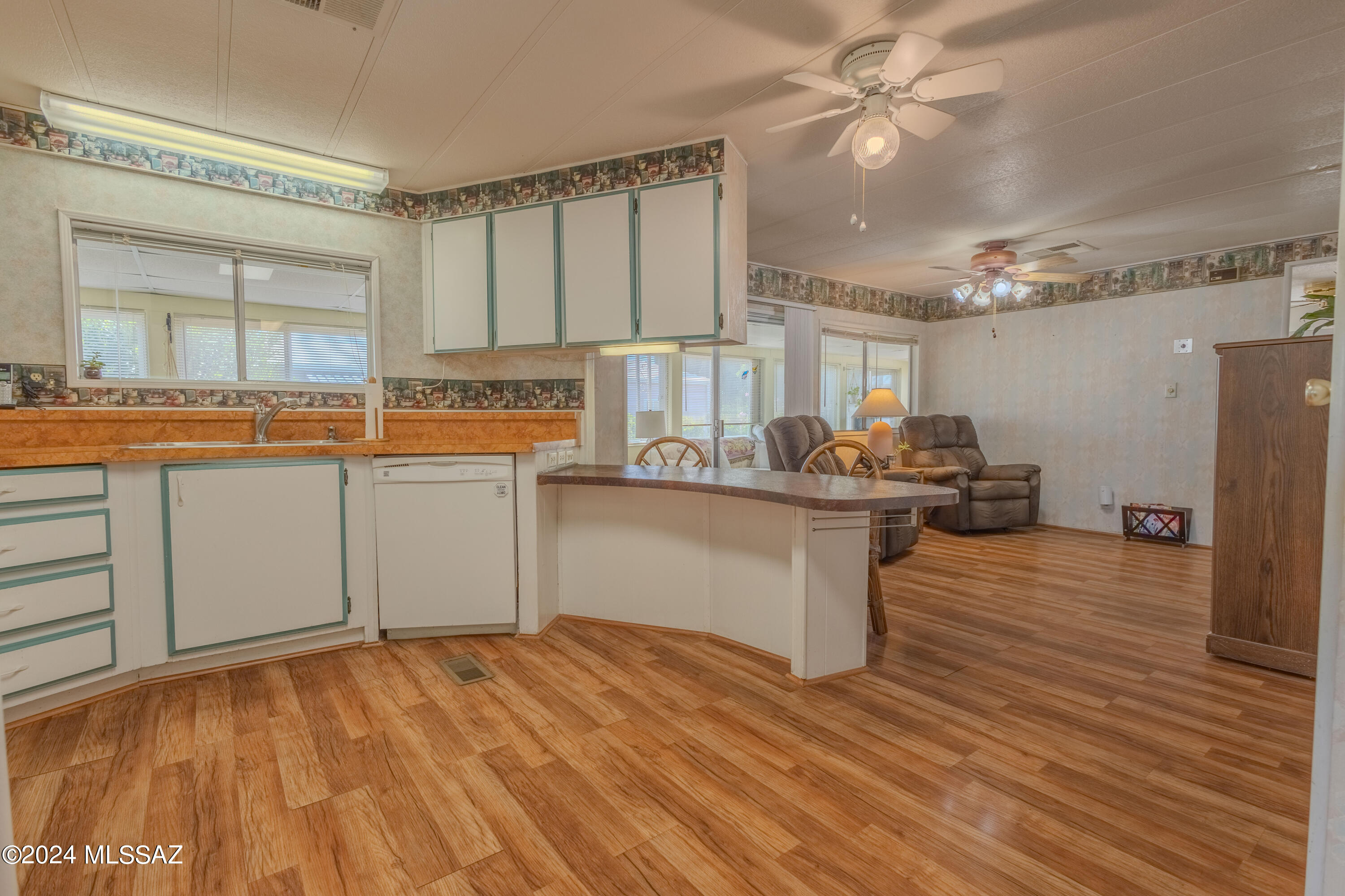 241 W Cumaro Drive