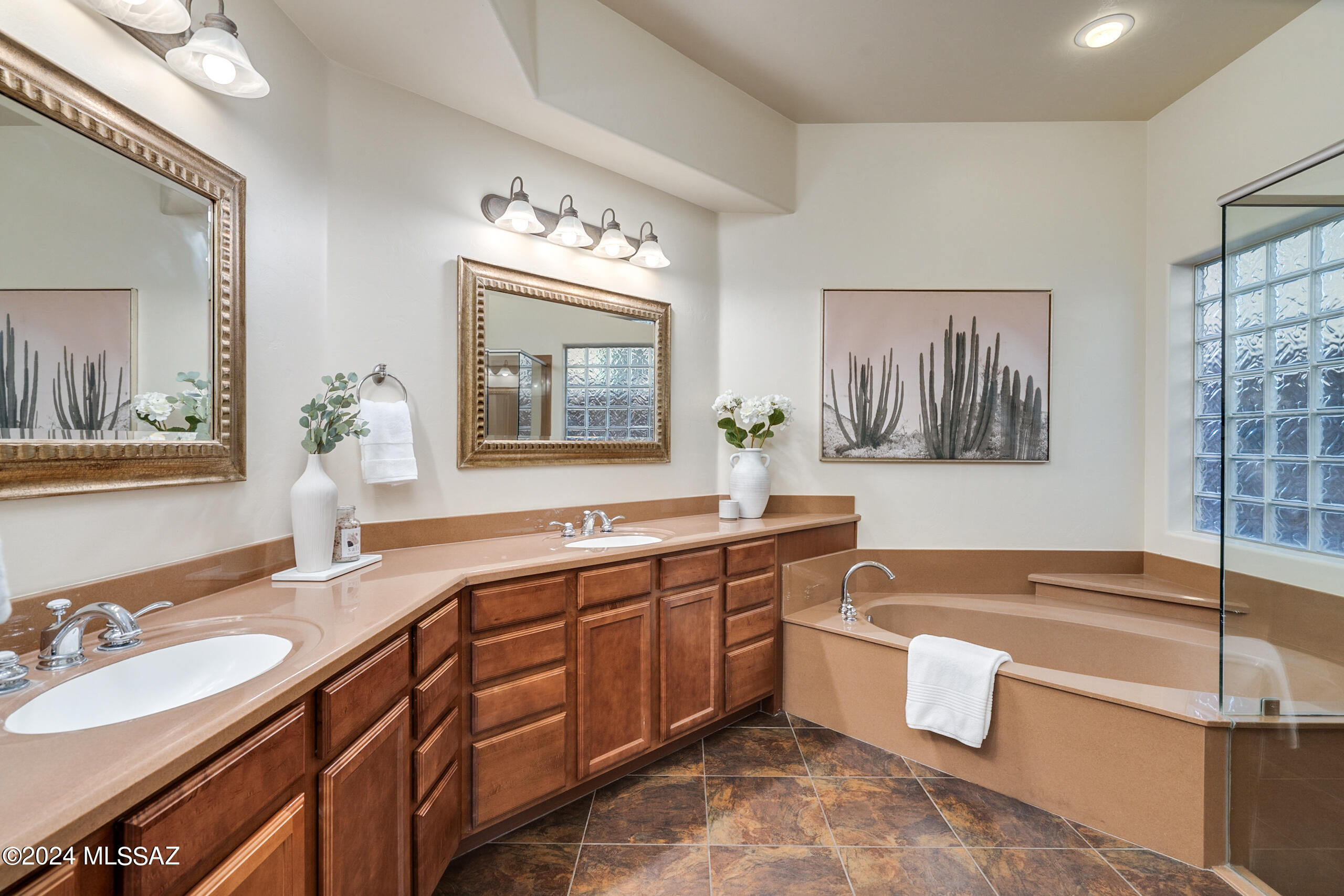 5784 N Loft Lane