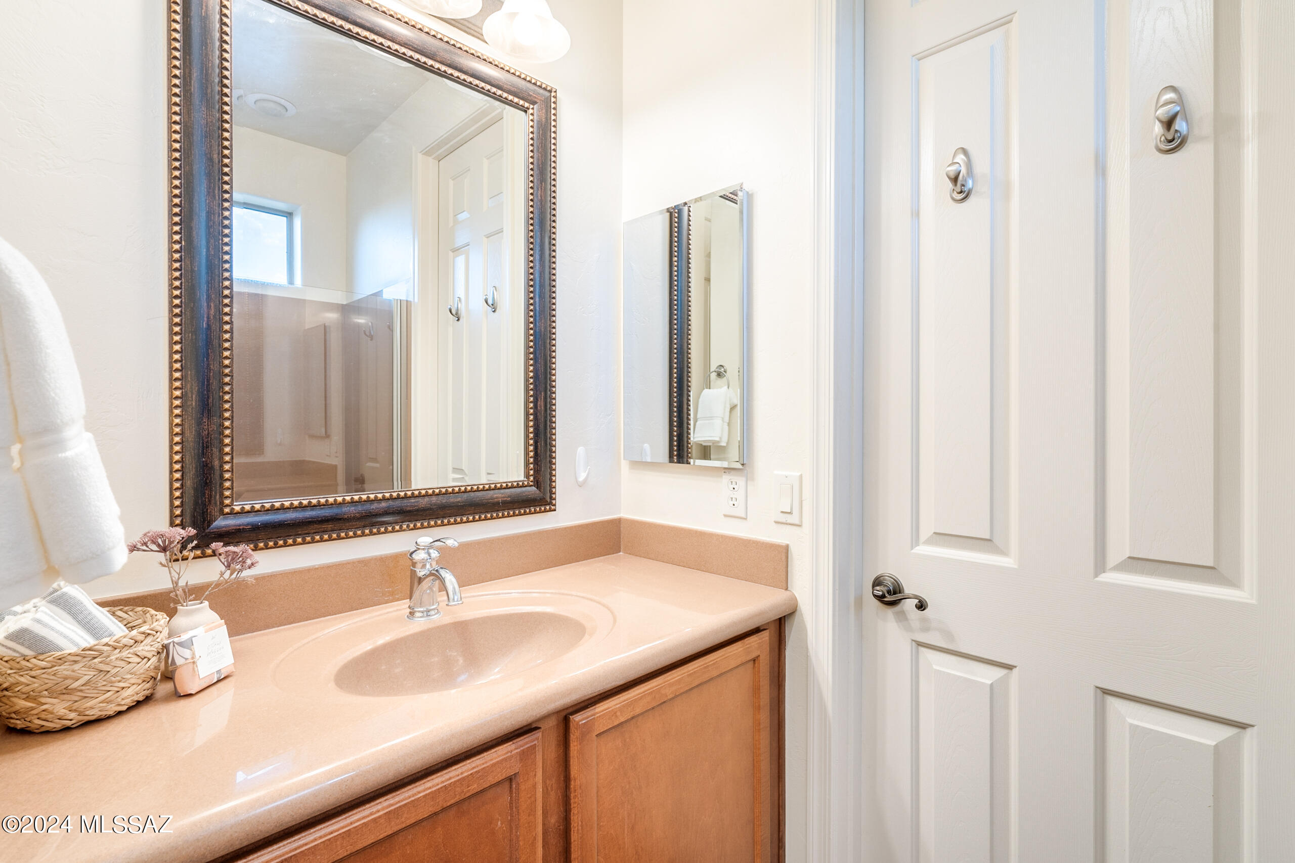 5784 N Loft Lane