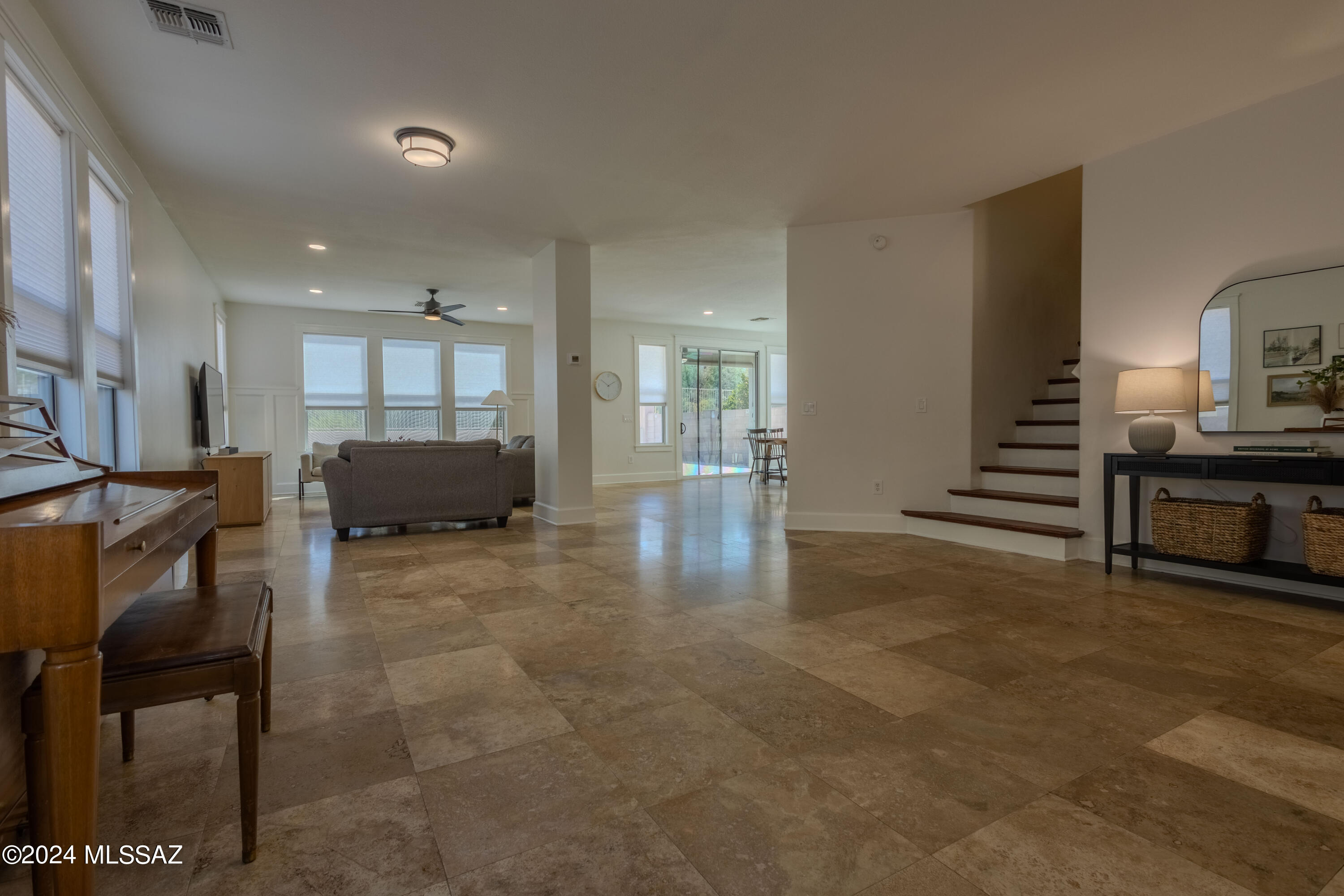 375 W Calle La Bolita