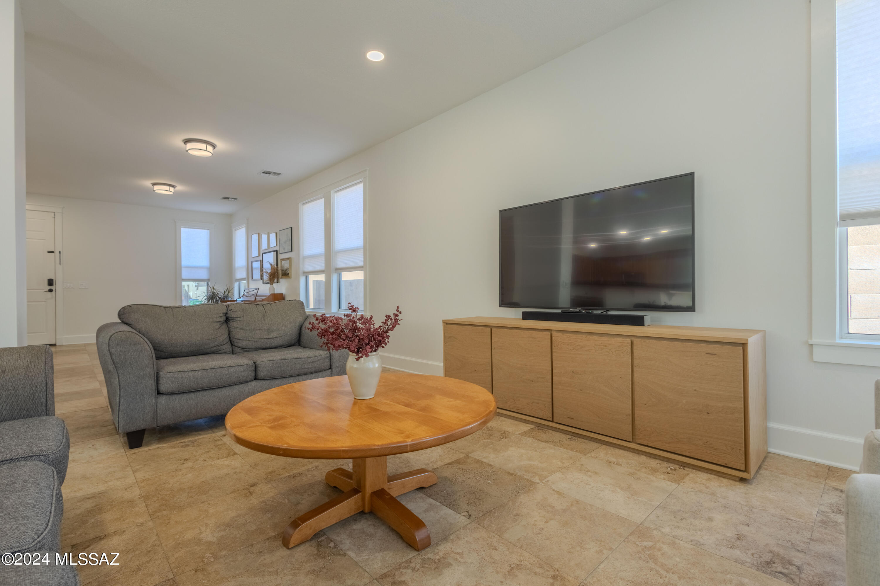 375 W Calle La Bolita
