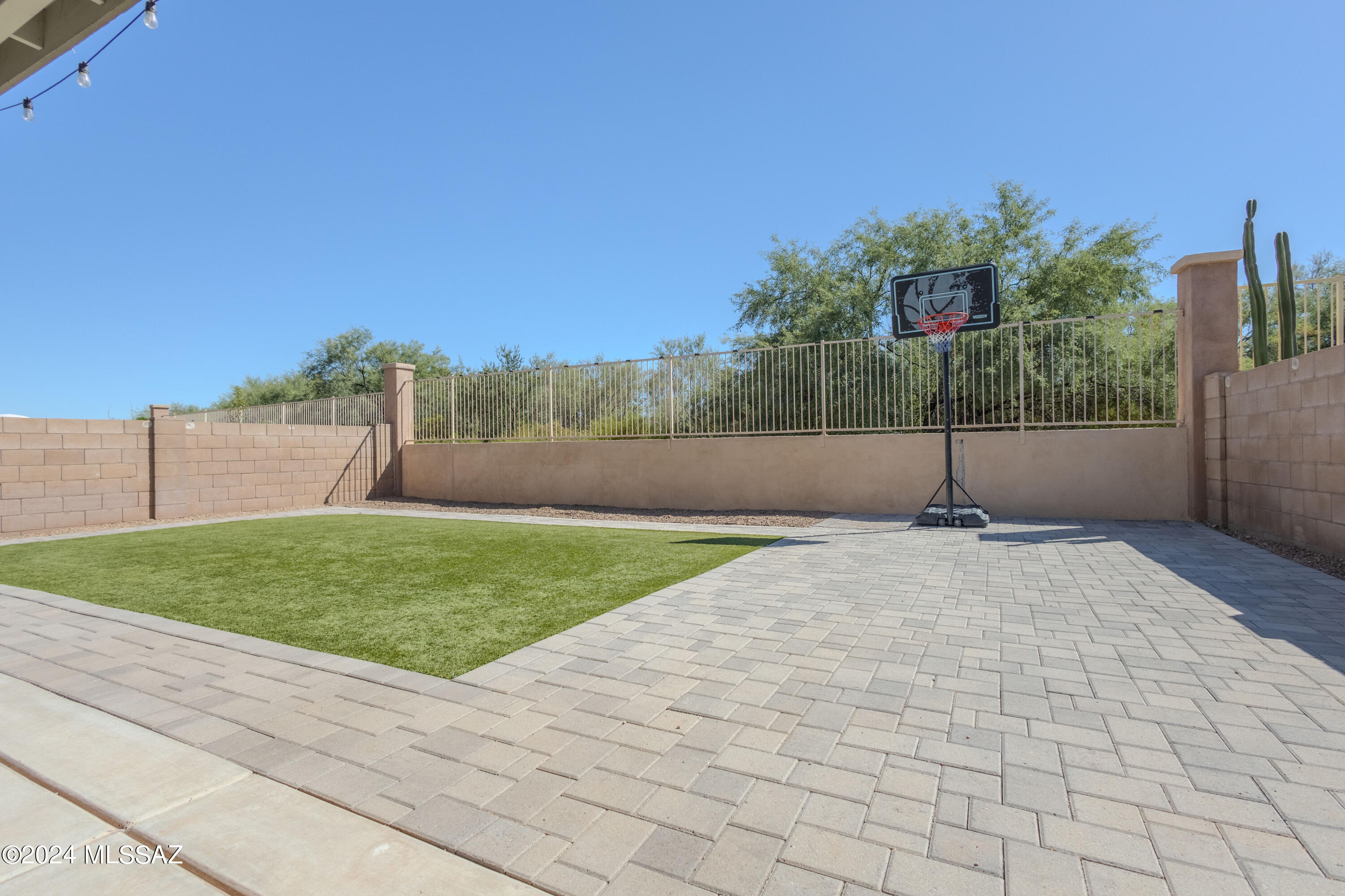 375 W Calle La Bolita
