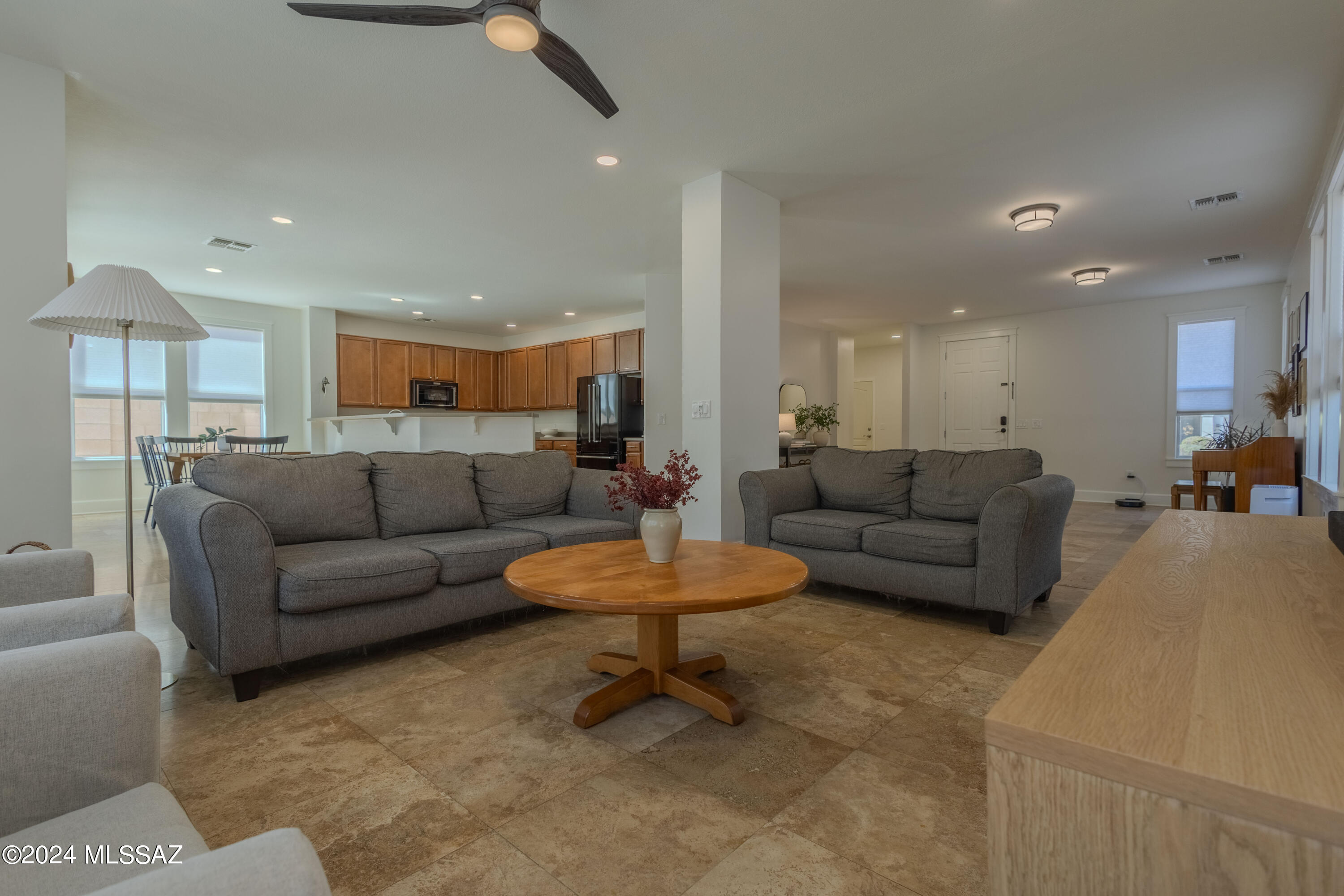 375 W Calle La Bolita