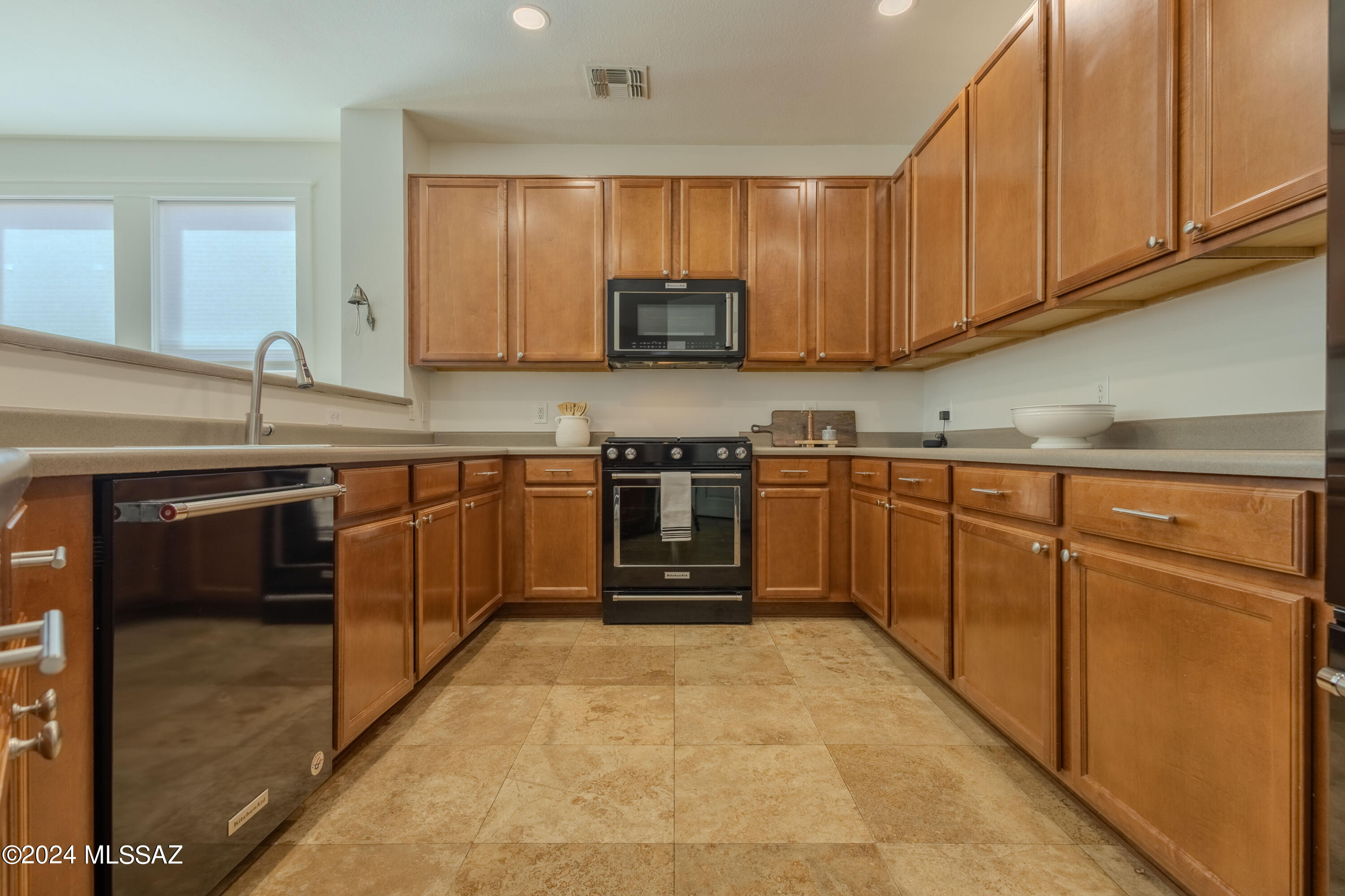 375 W Calle La Bolita