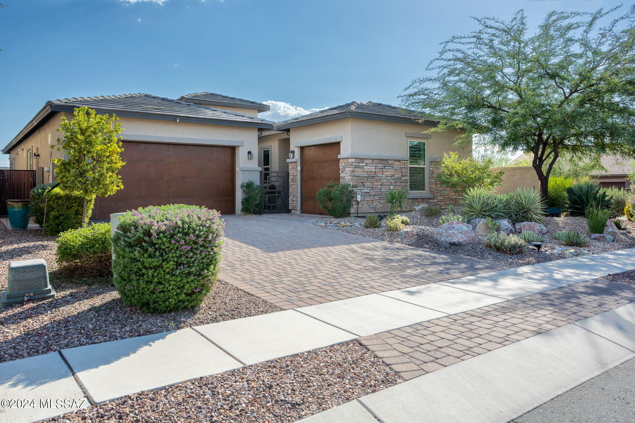1095 W Rock Daisy Lane