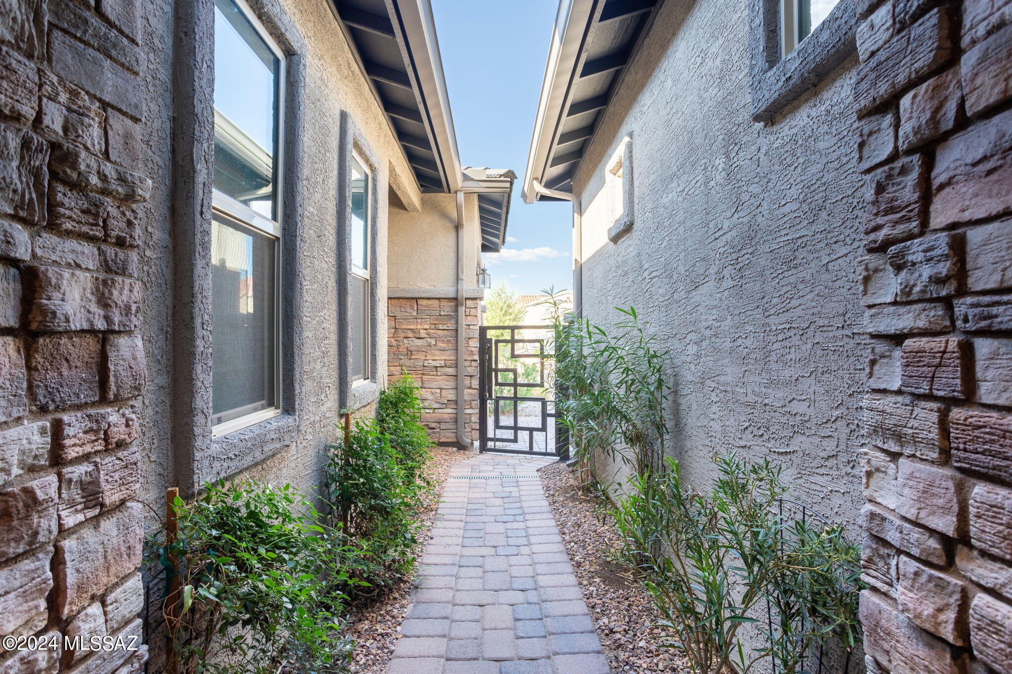 1095 W Rock Daisy Lane