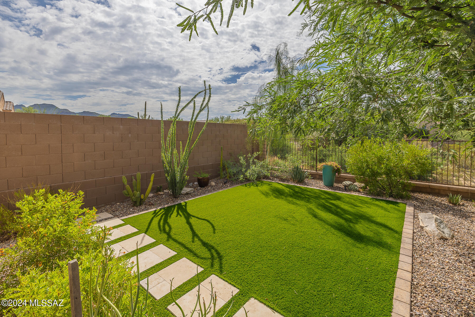 6811 W Cliff Spring Trail