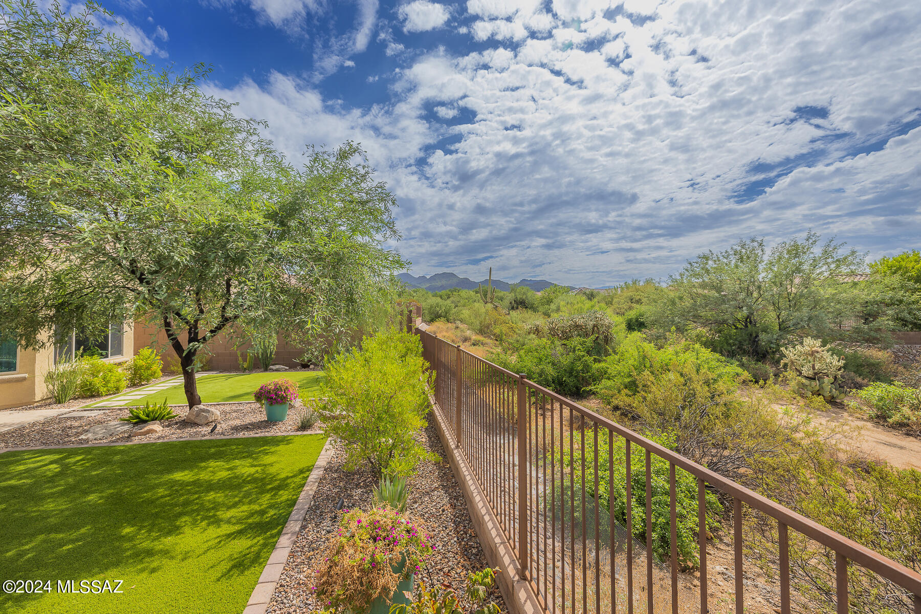 6811 W Cliff Spring Trail