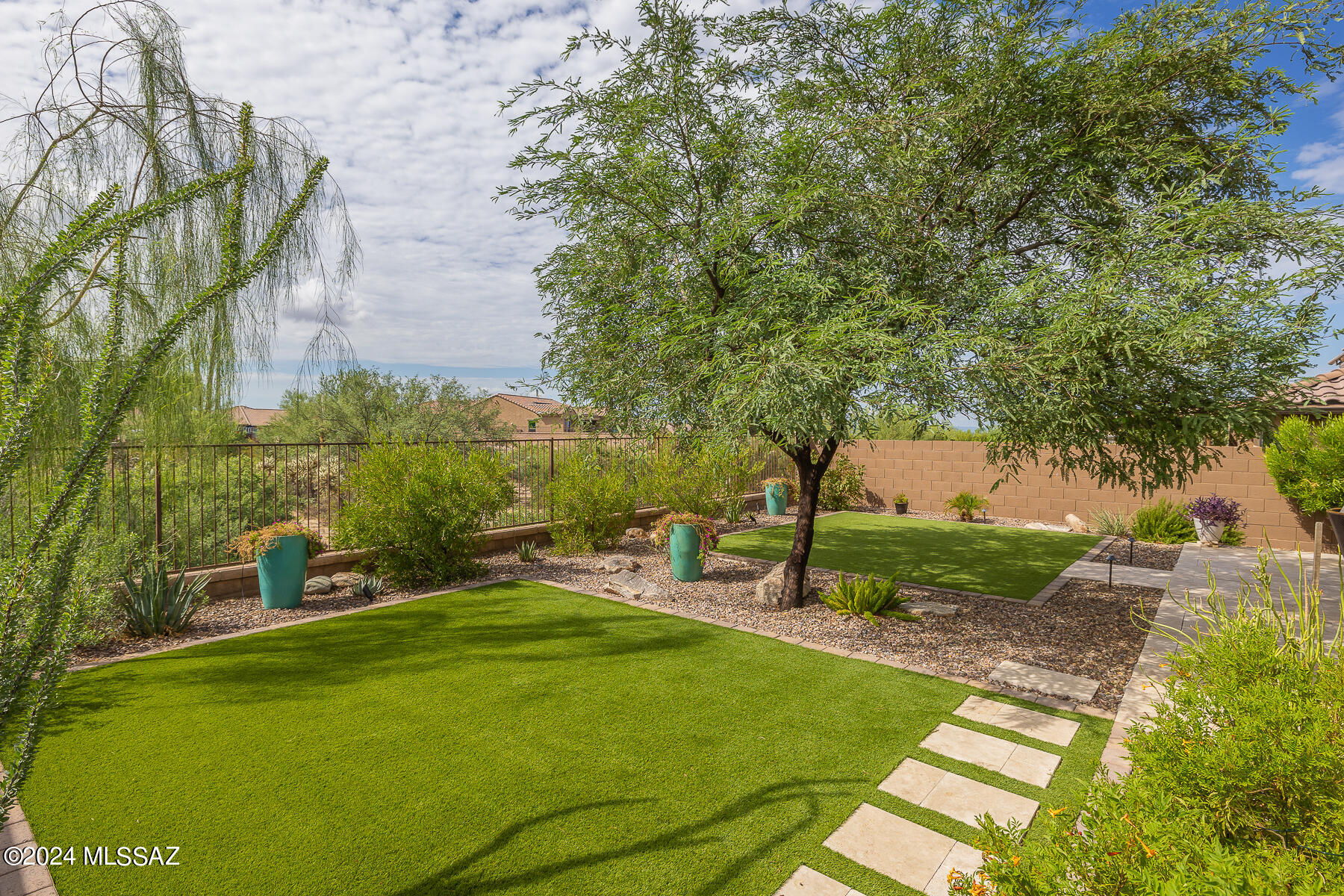 6811 W Cliff Spring Trail