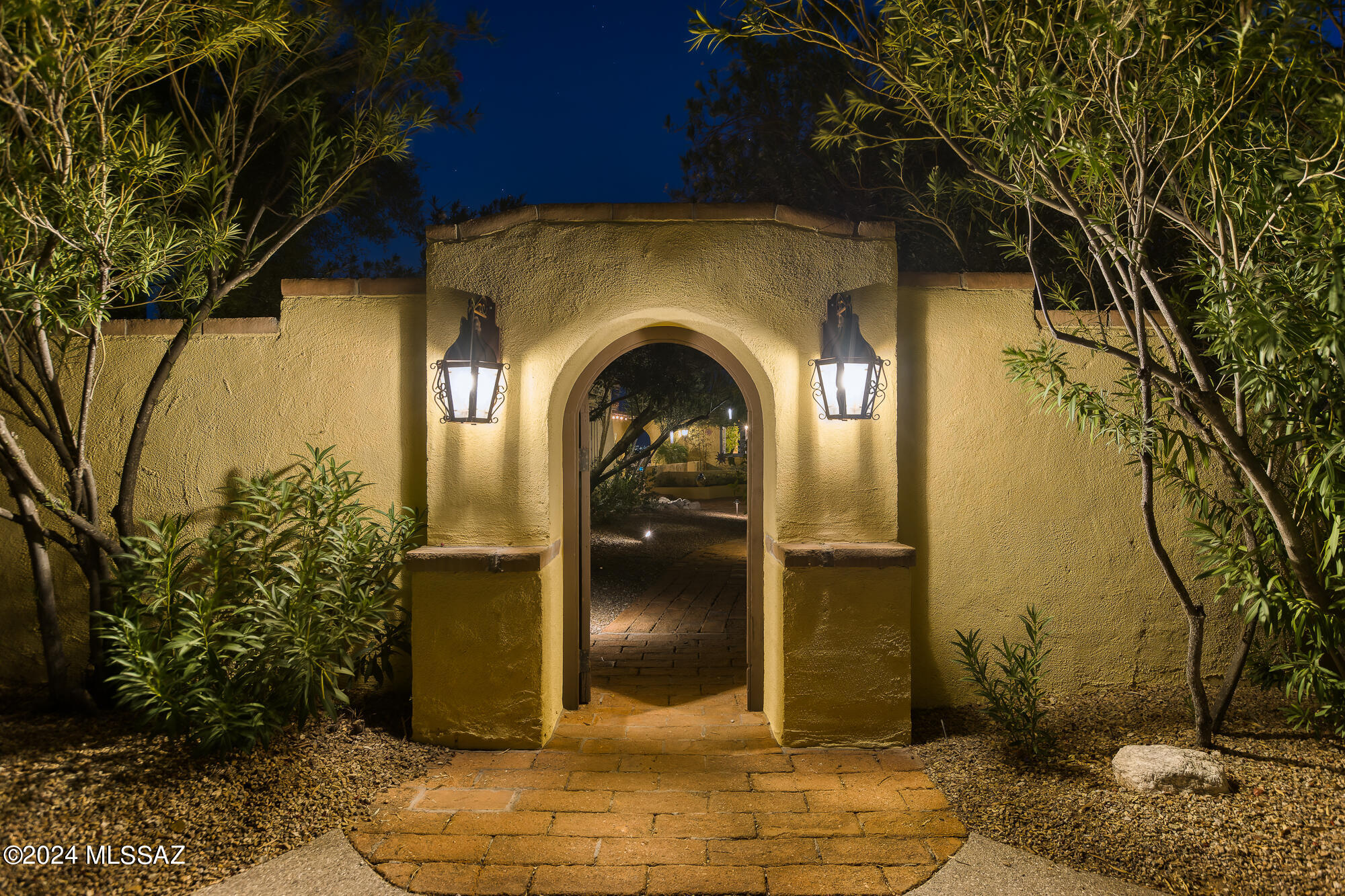 4801 N La Lomita