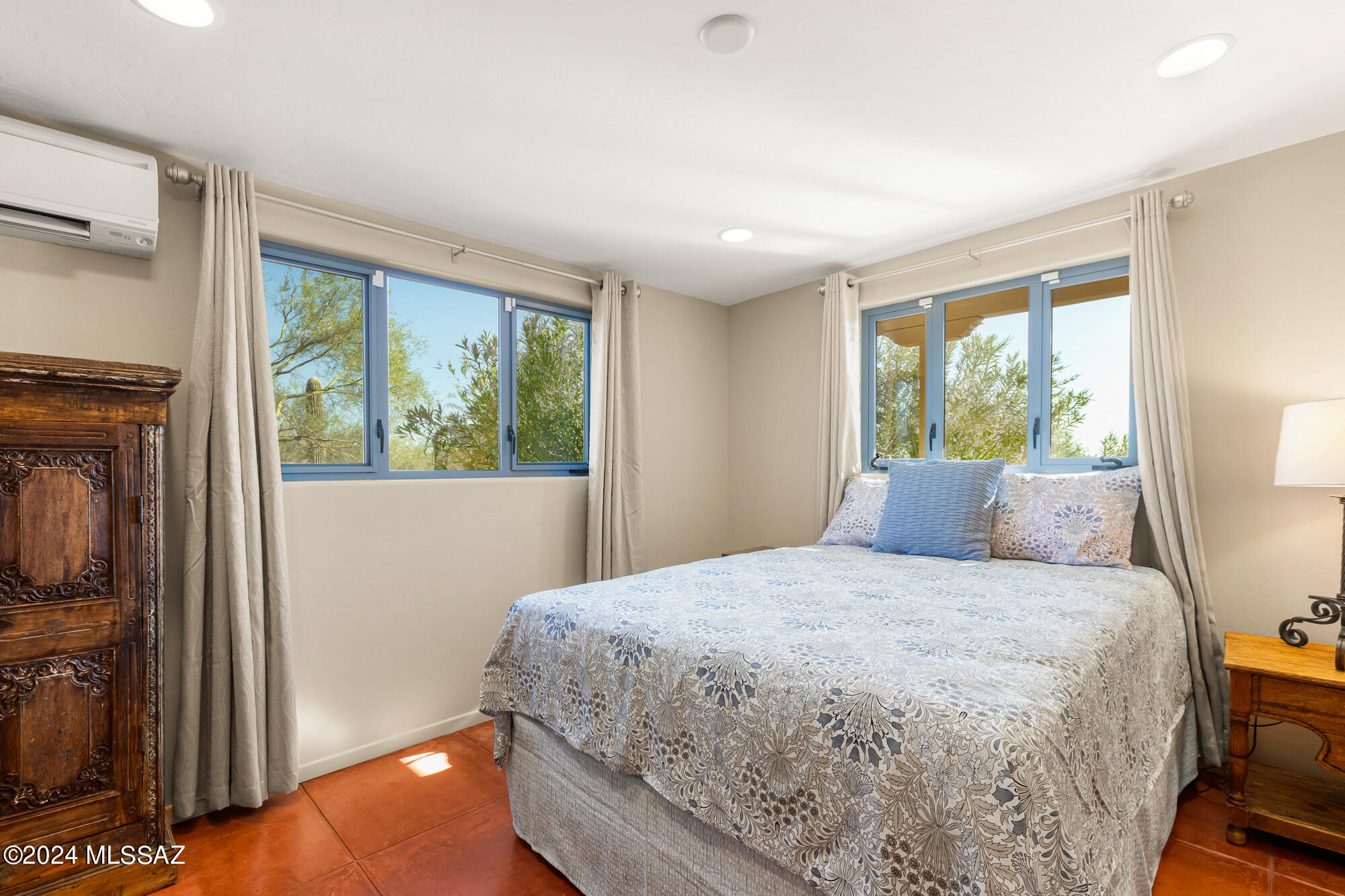 4801 N La Lomita