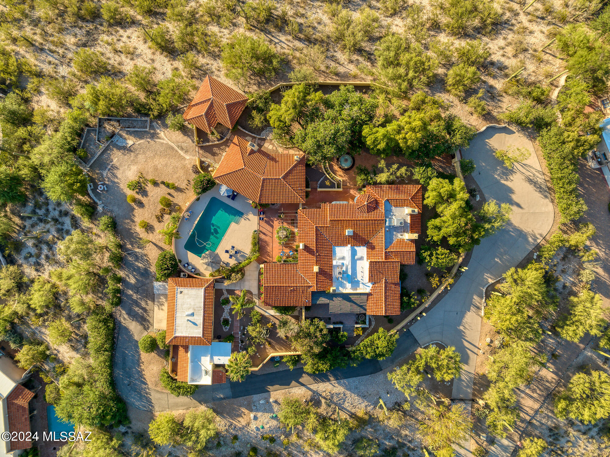 4801 N La Lomita