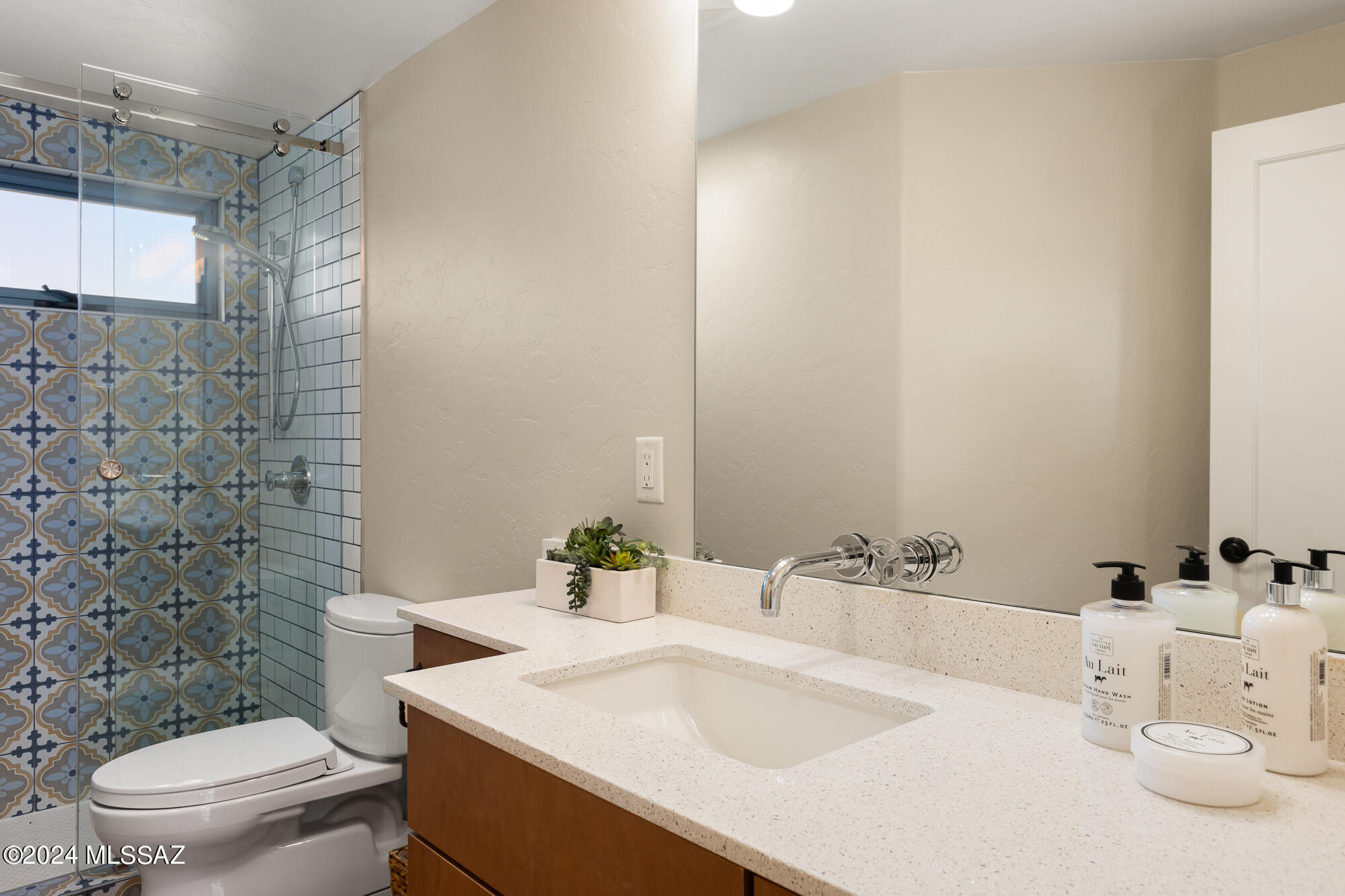 4801 N La Lomita