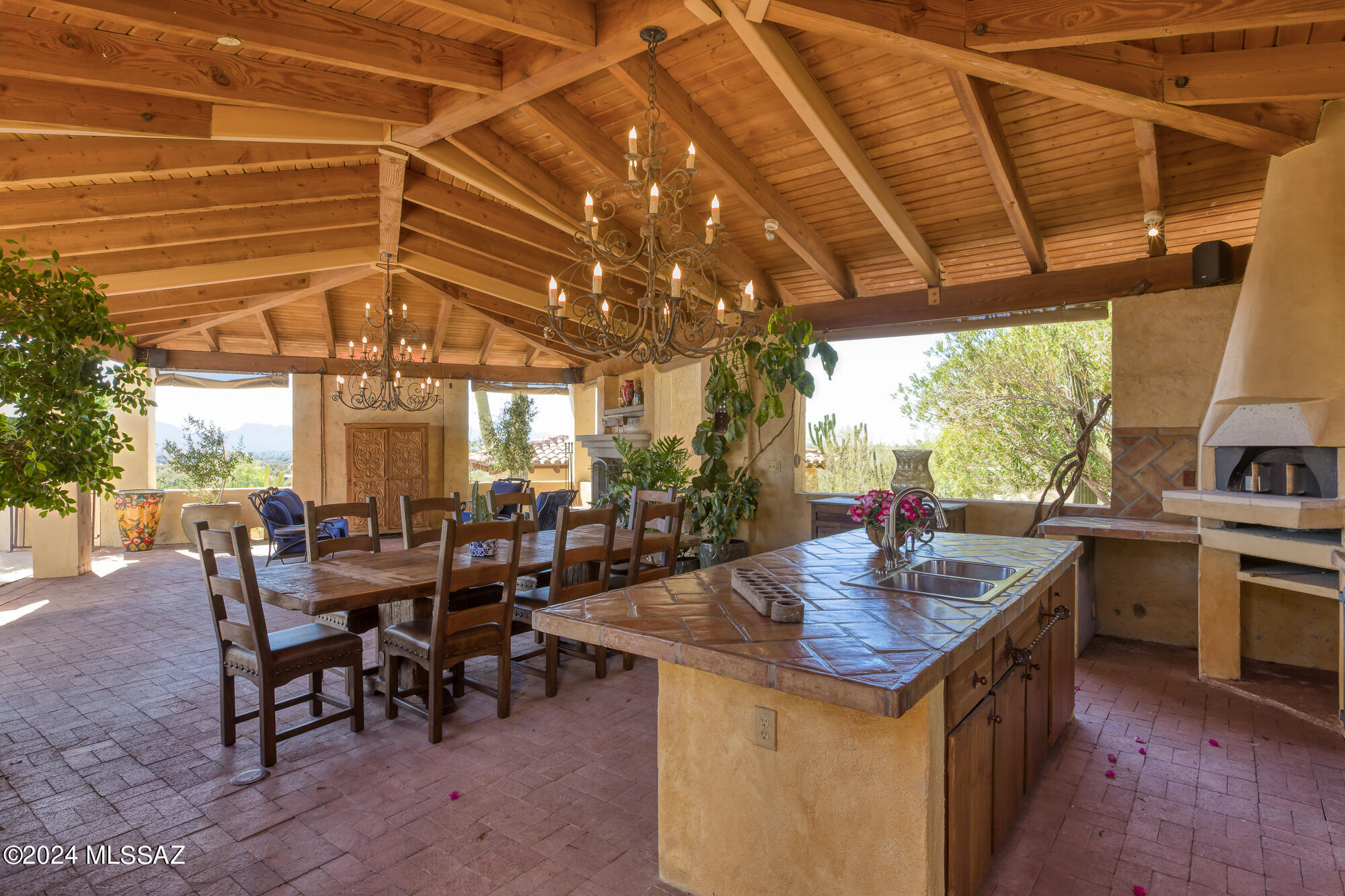 4801 N La Lomita