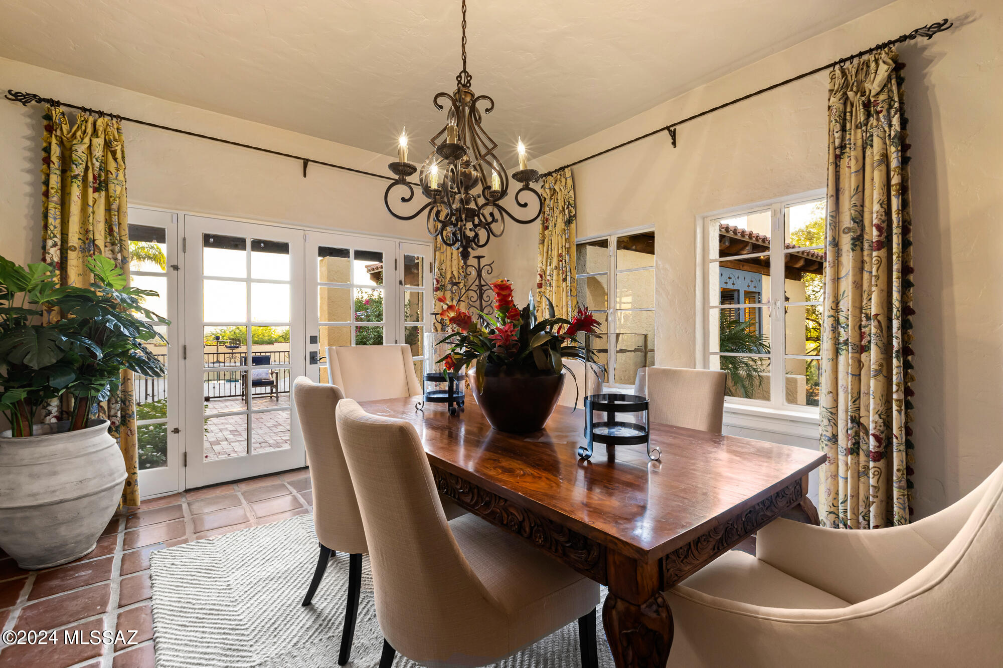 4801 N La Lomita