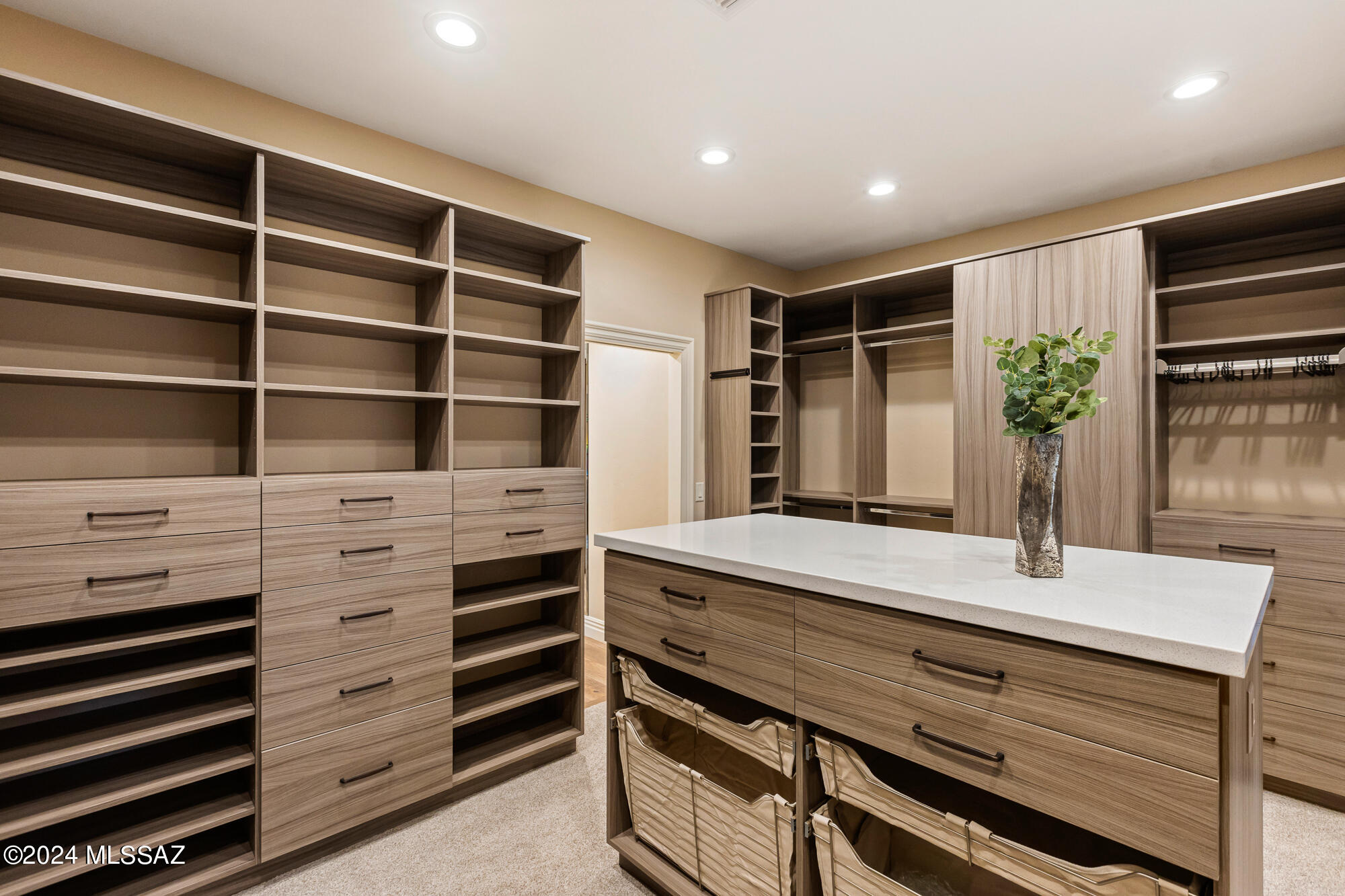 4801 N La Lomita