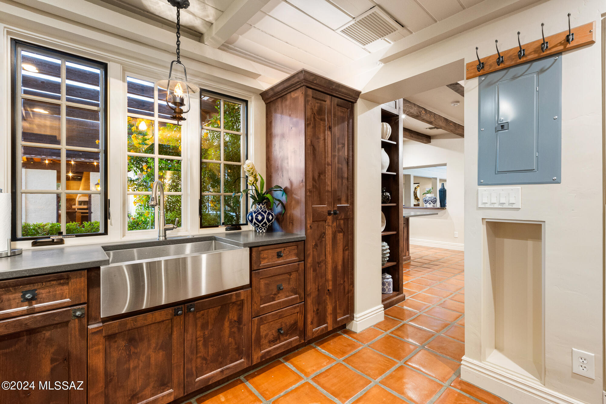 4801 N La Lomita