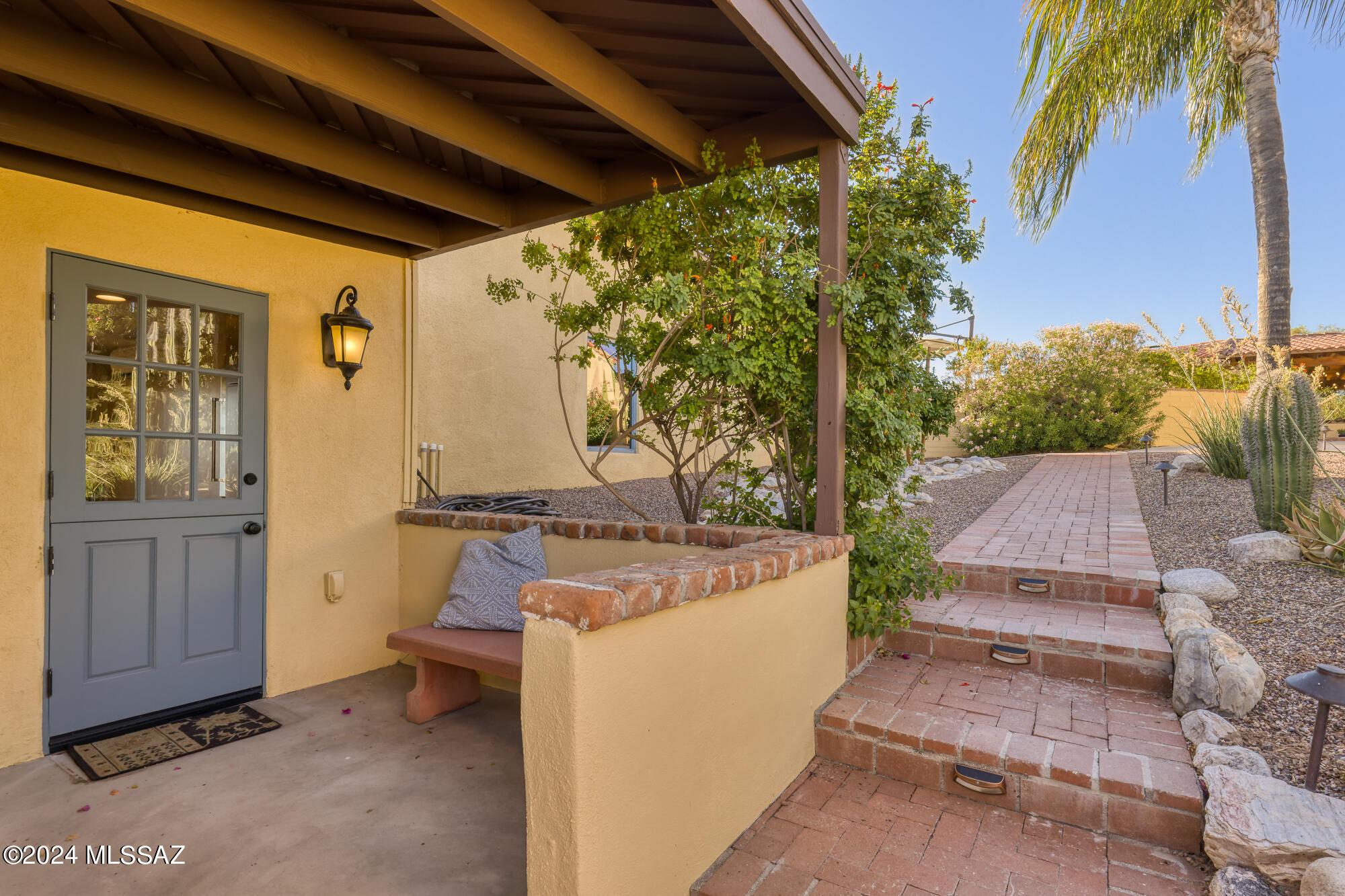 4801 N La Lomita
