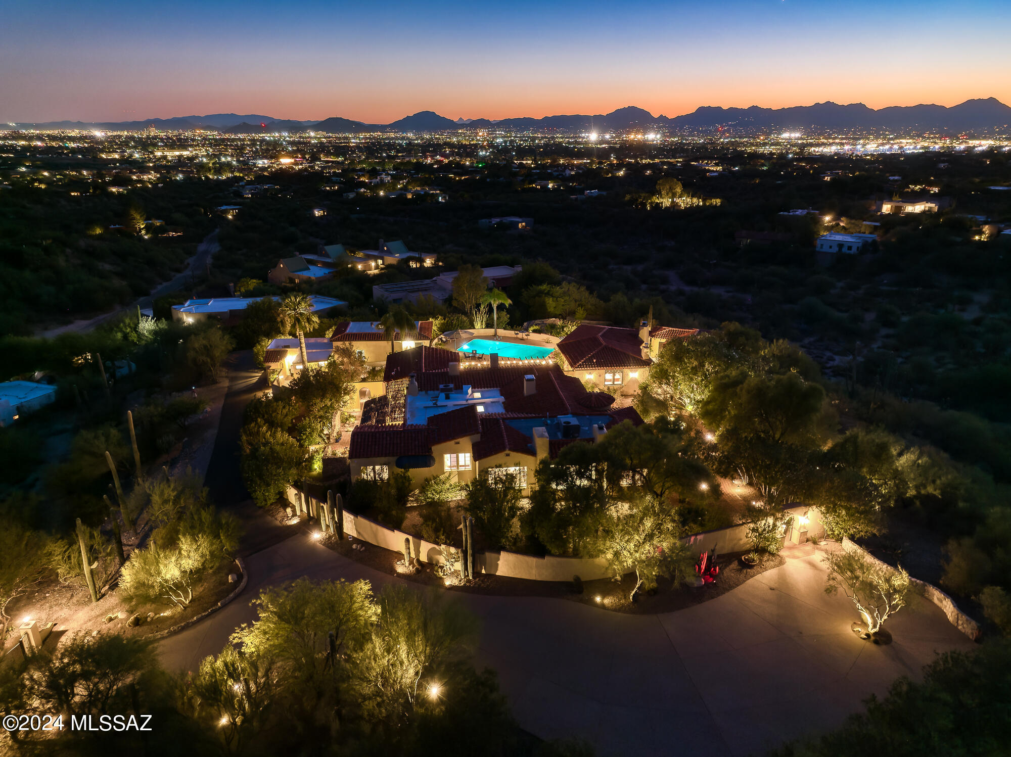 4801 N La Lomita