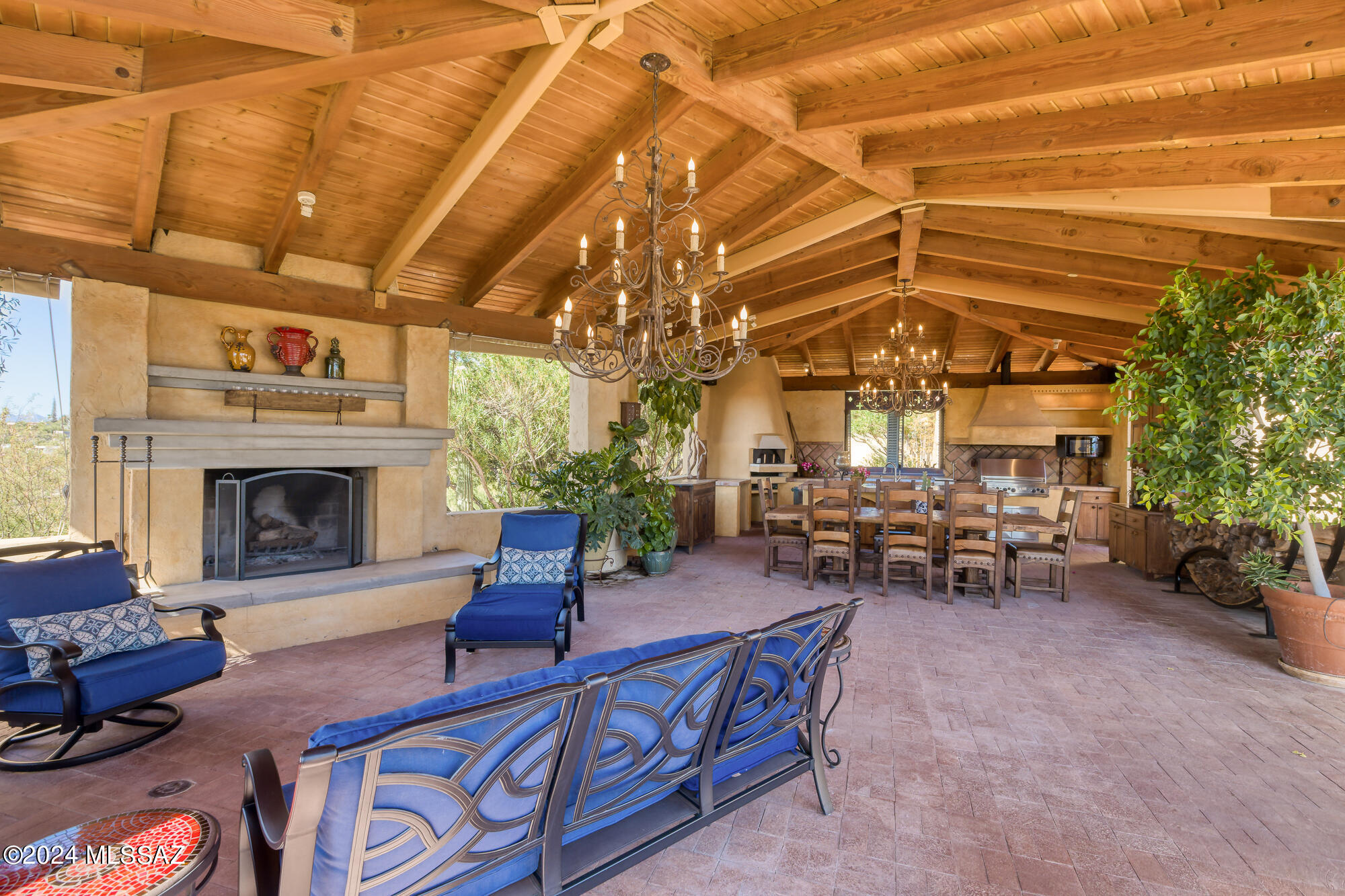 4801 N La Lomita