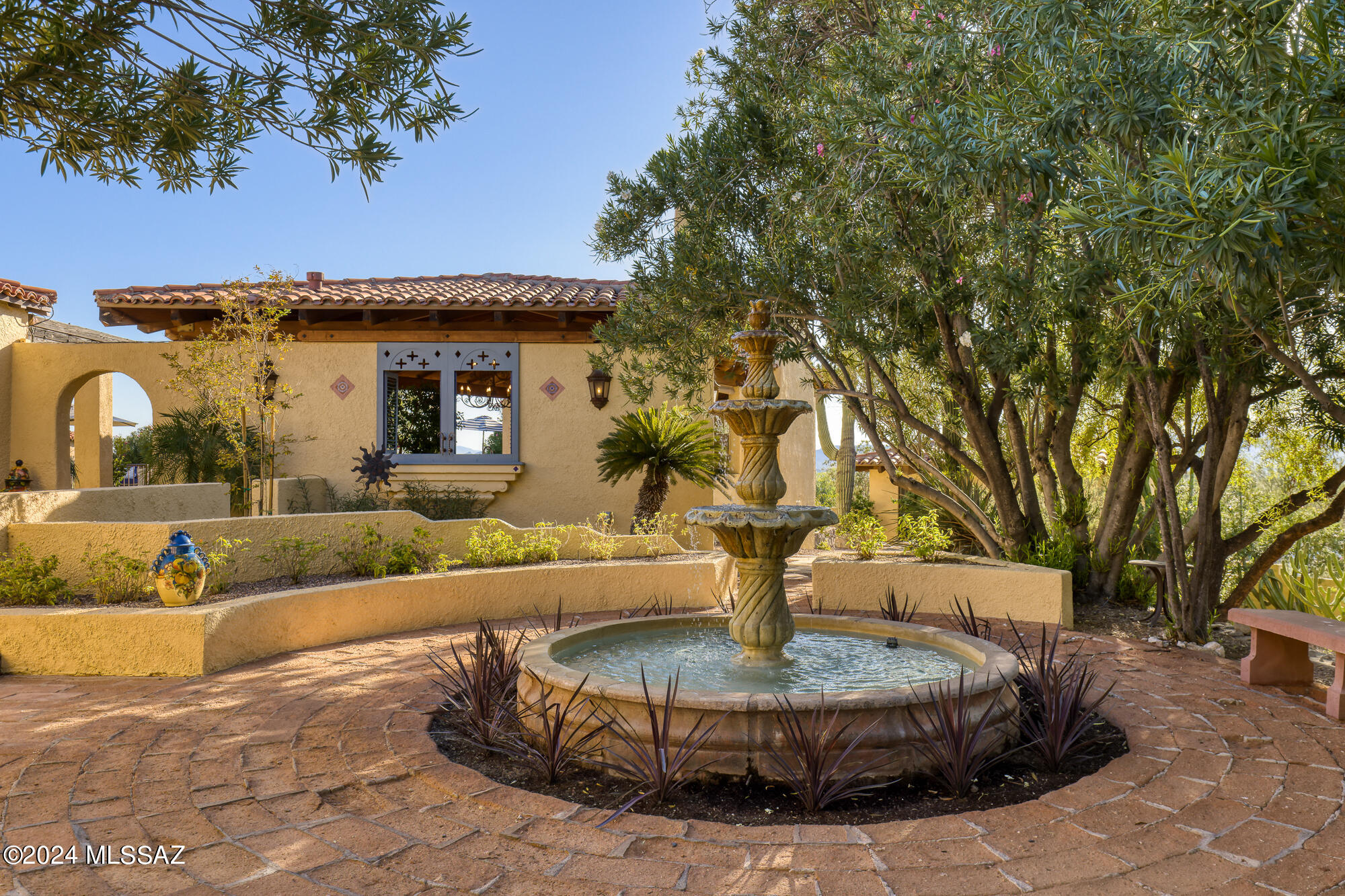4801 N La Lomita