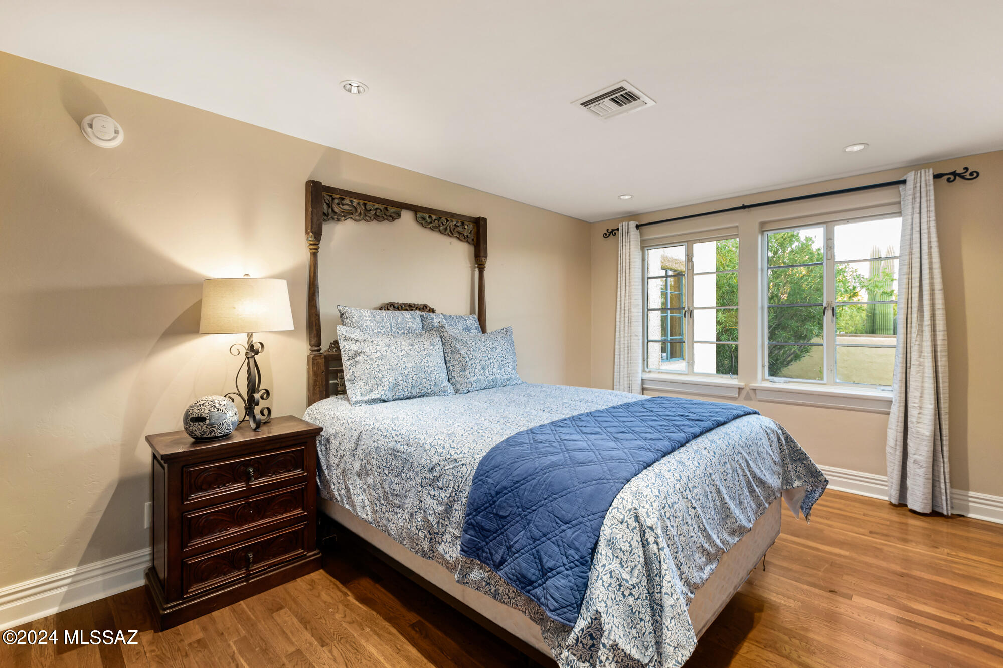 4801 N La Lomita