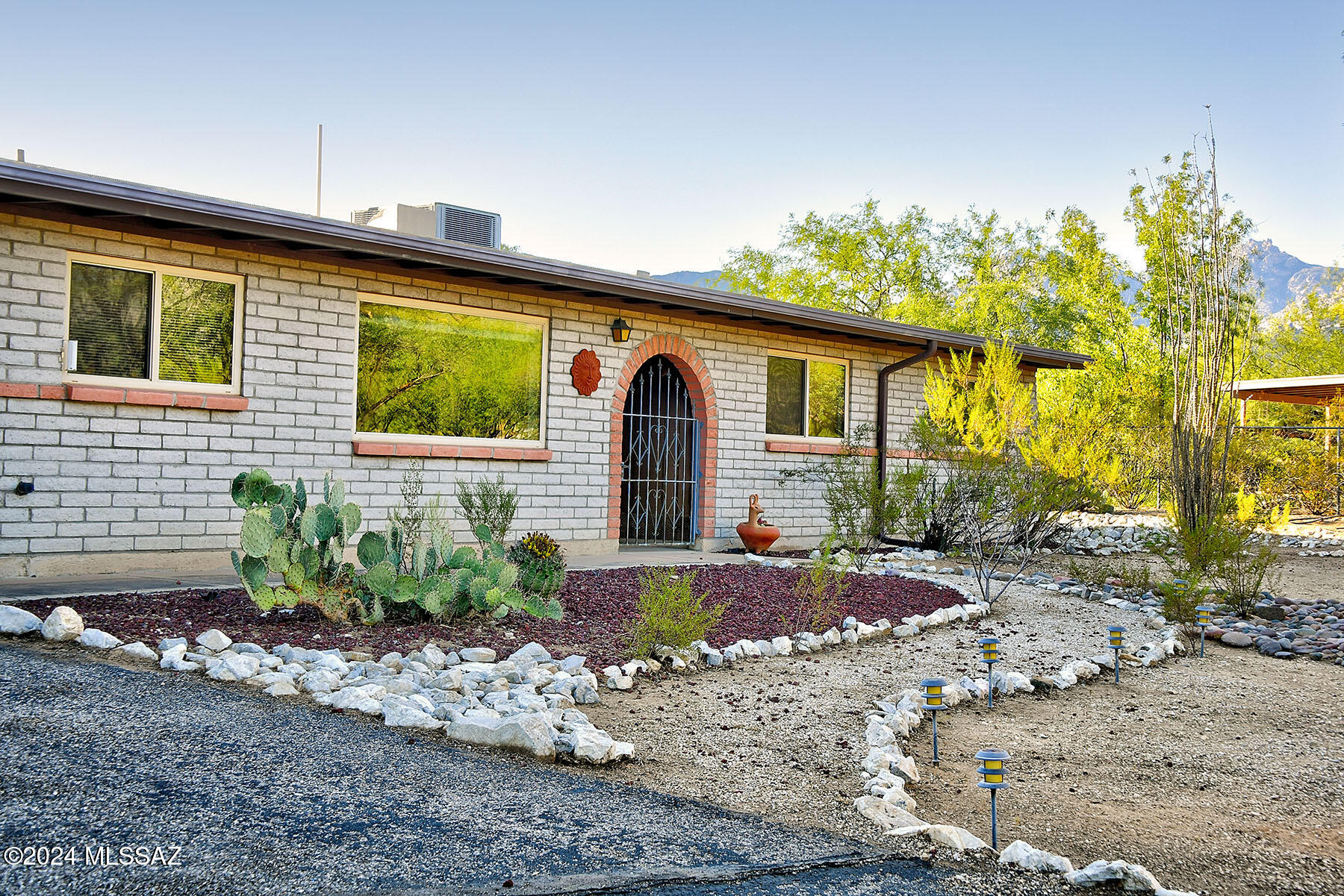 4373 N Bidahochi Drive
