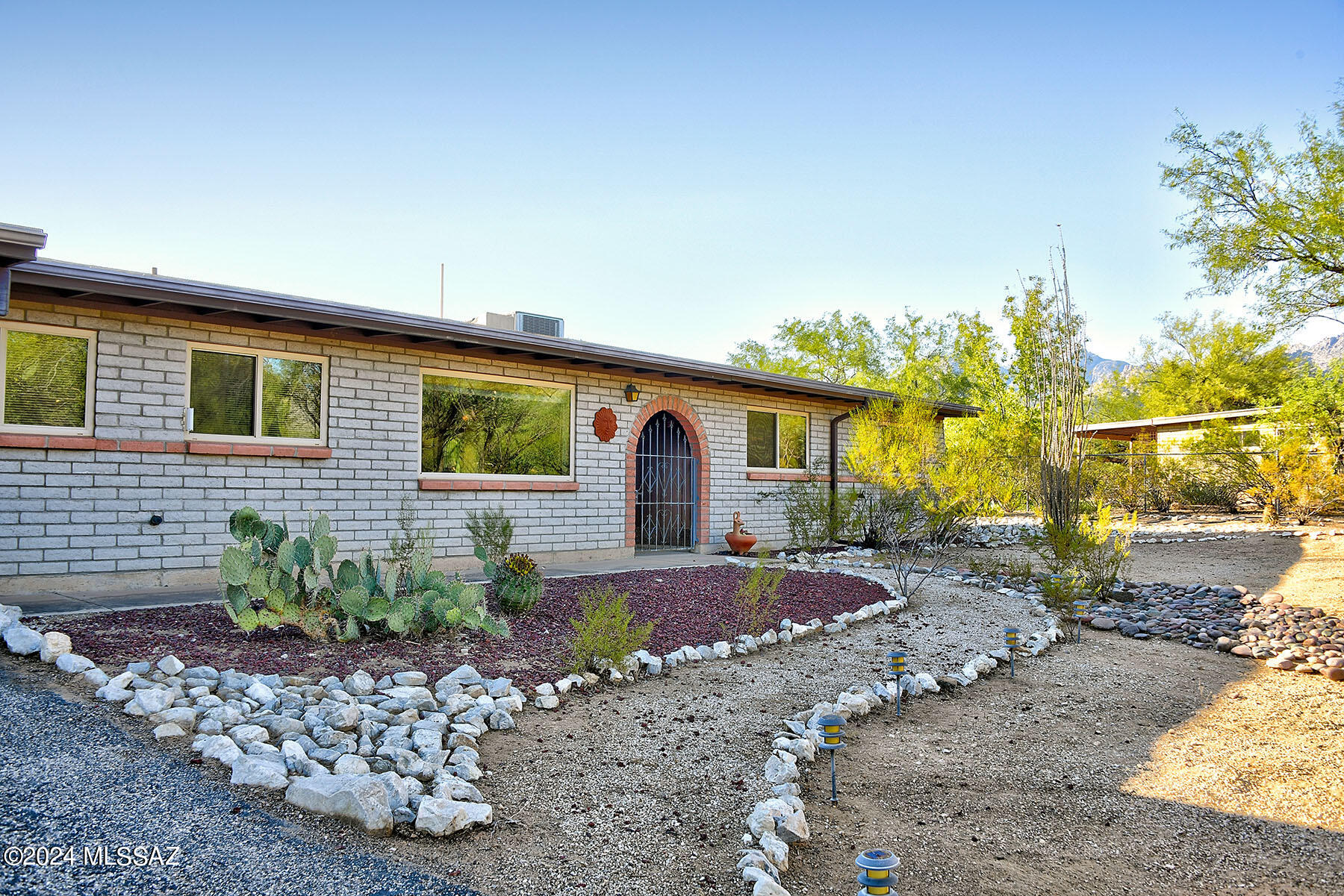 4373 N Bidahochi Drive