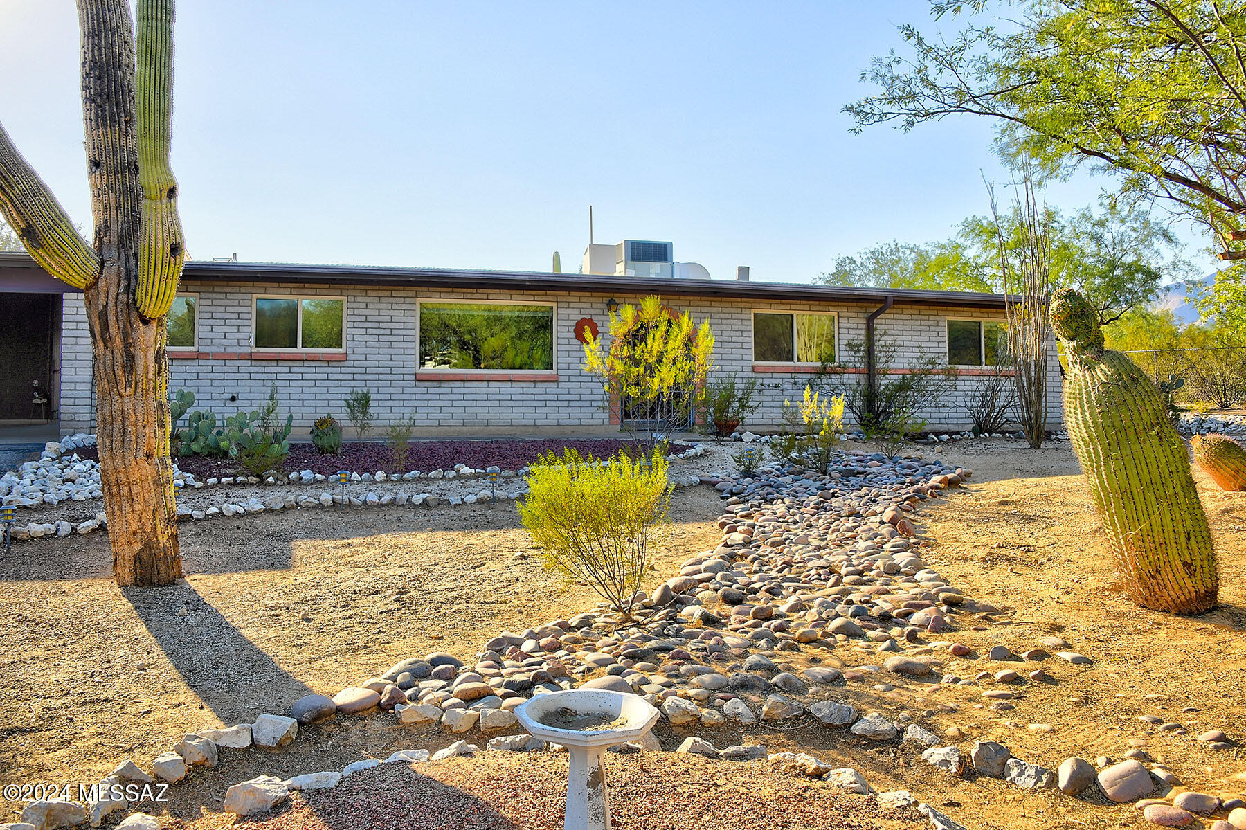 4373 N Bidahochi Drive