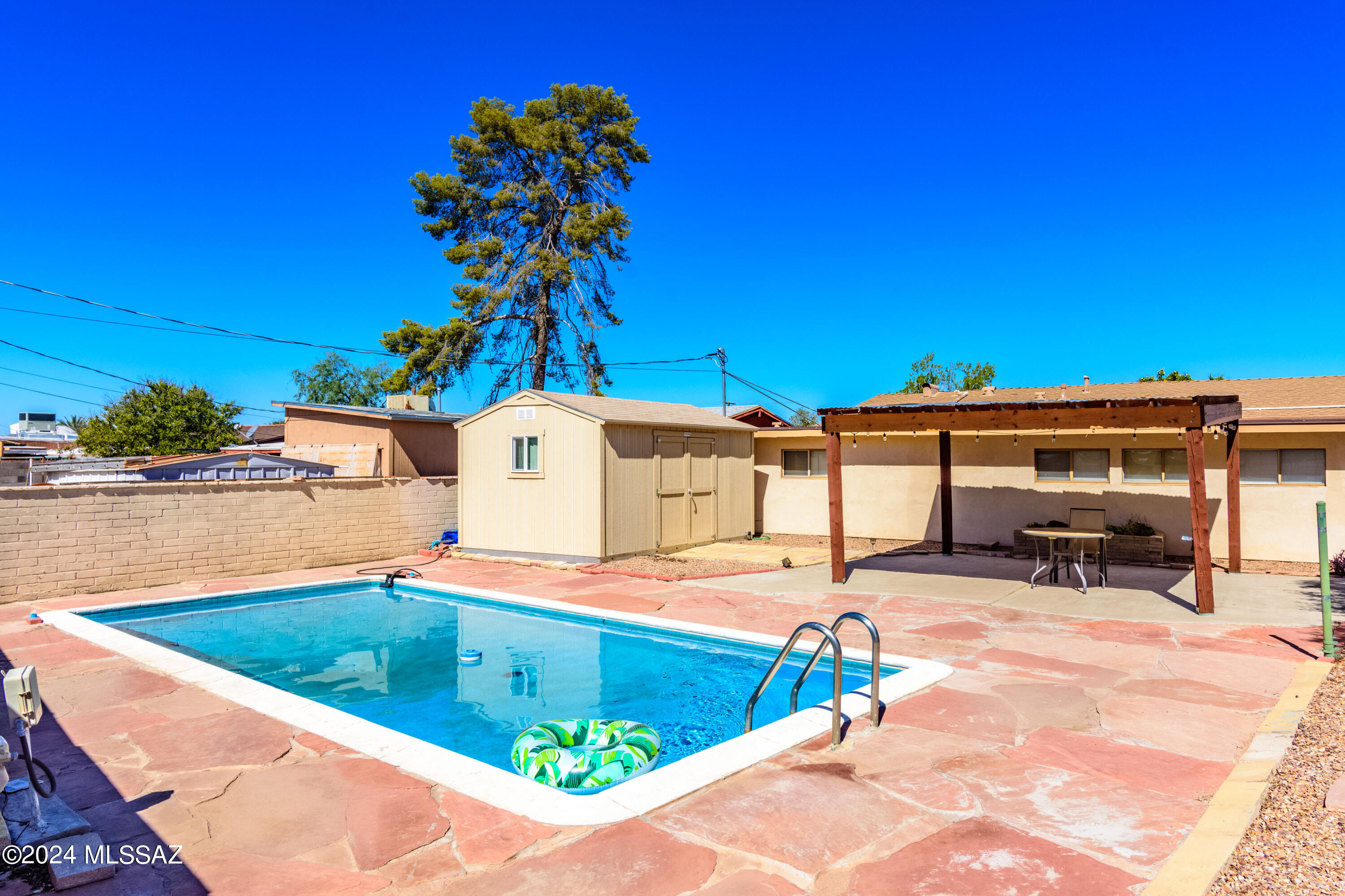 3324 E Silverlake Road