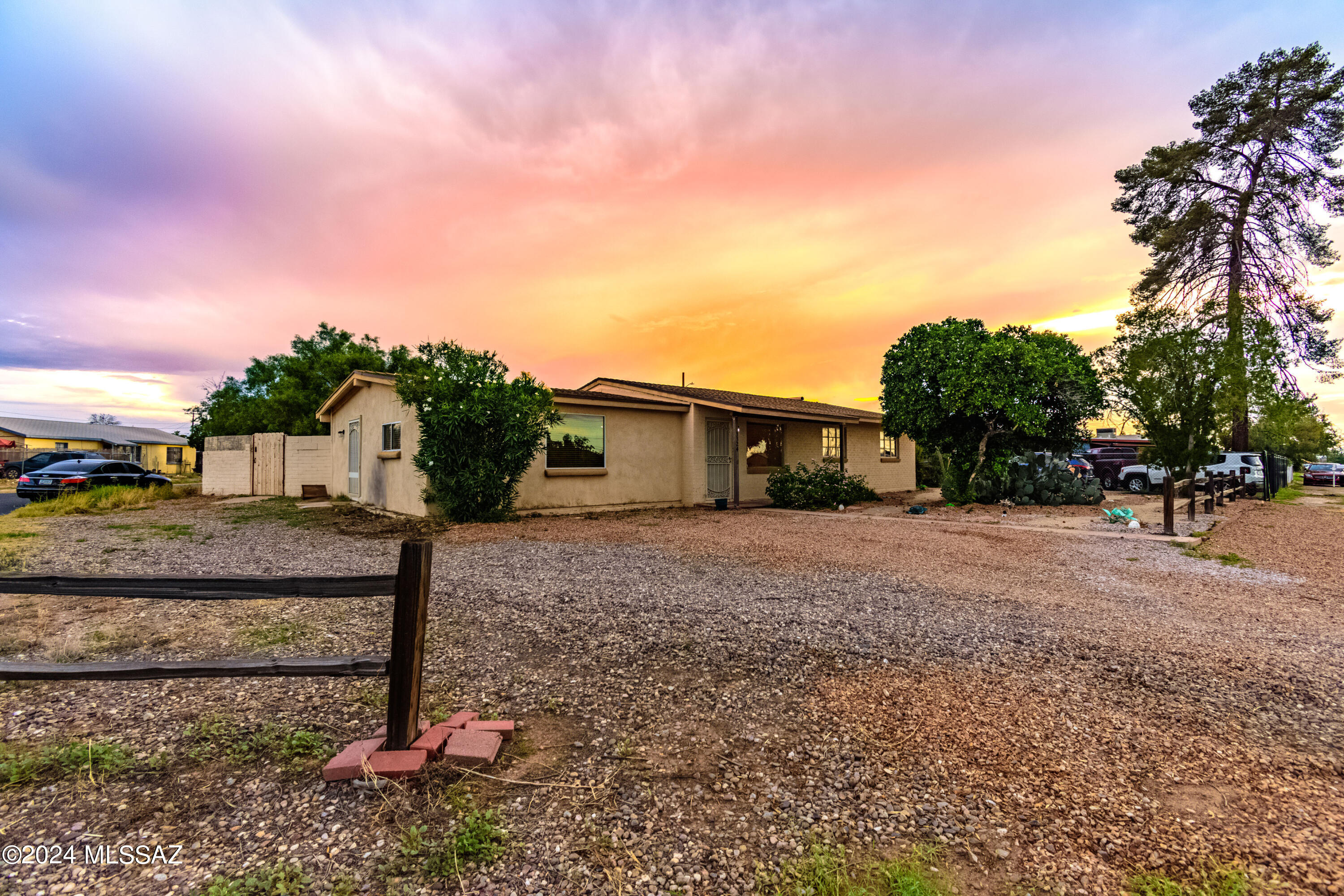 3324 E Silverlake Road