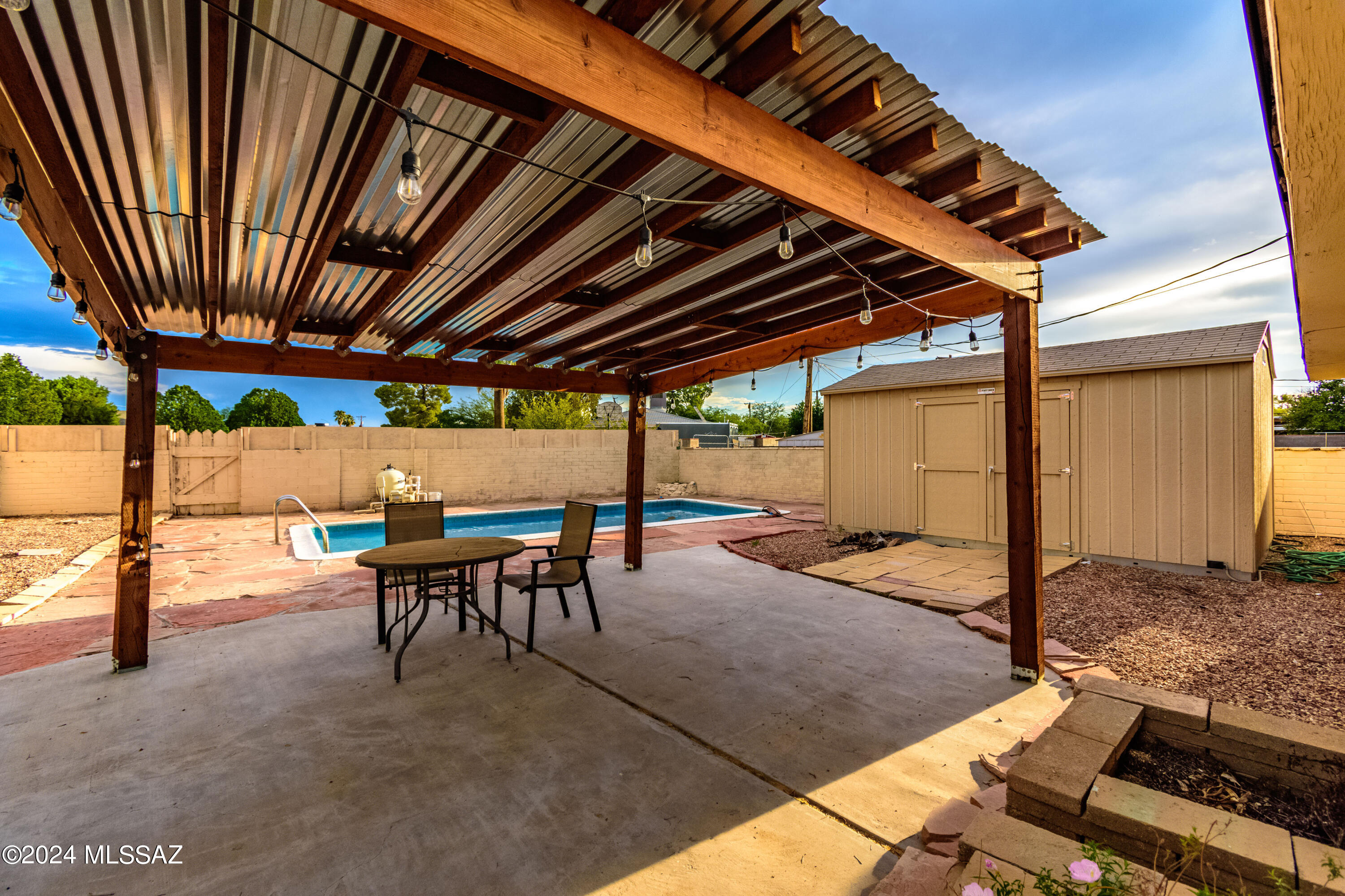 3324 E Silverlake Road