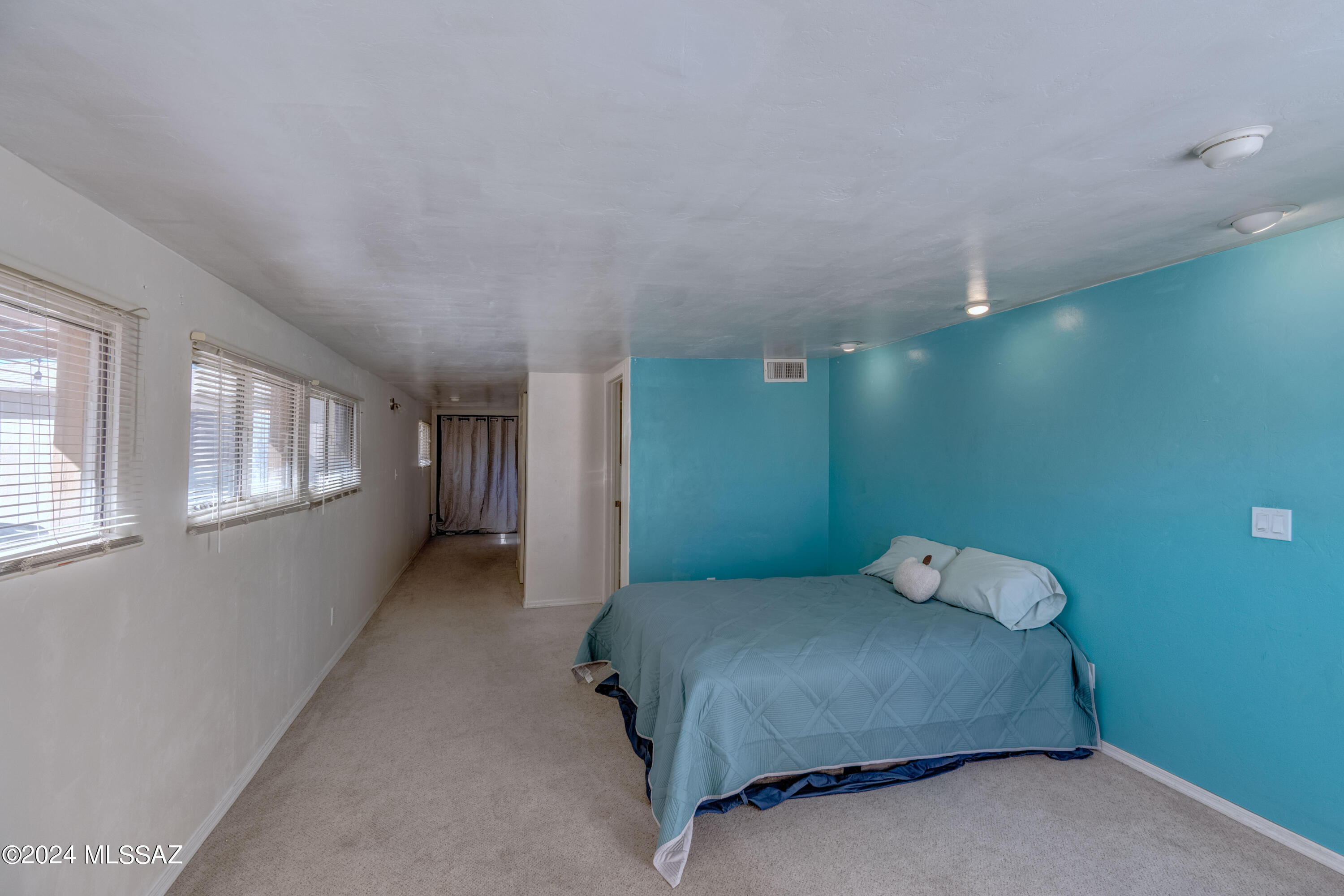 3324 E Silverlake Road