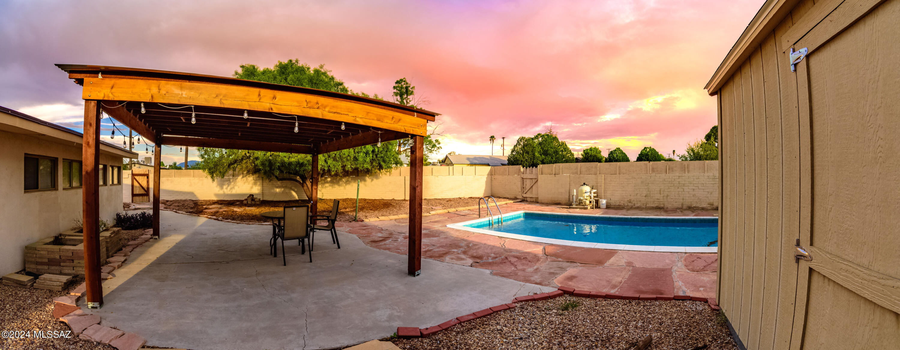 3324 E Silverlake Road