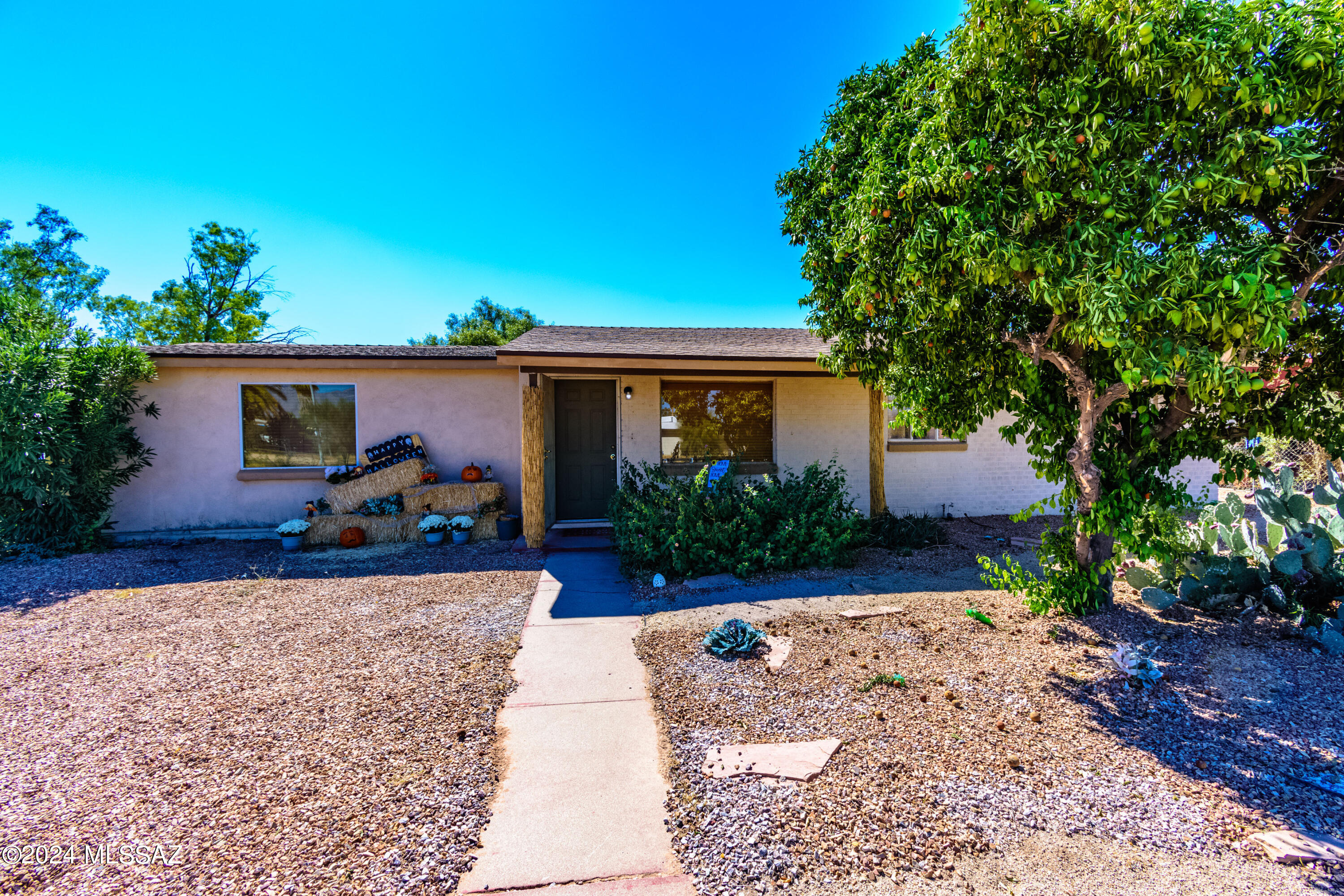 3324 E Silverlake Road