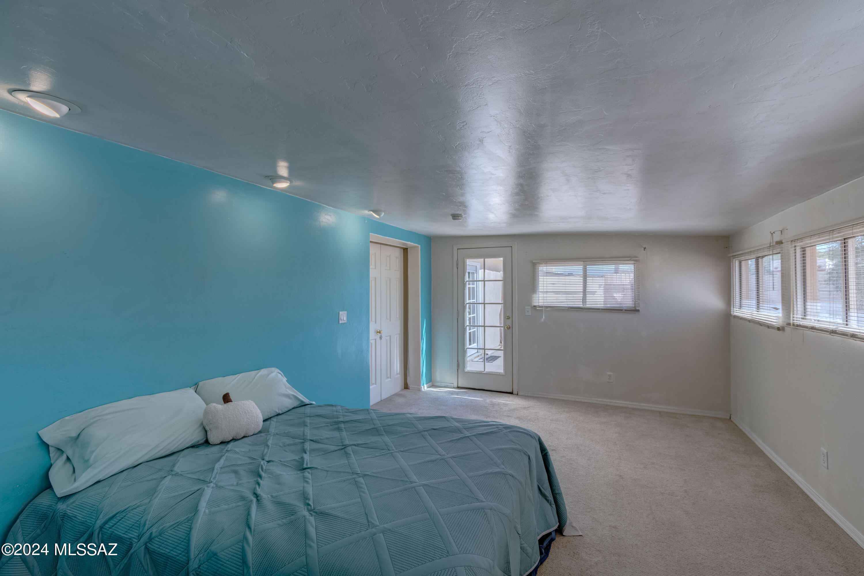 3324 E Silverlake Road