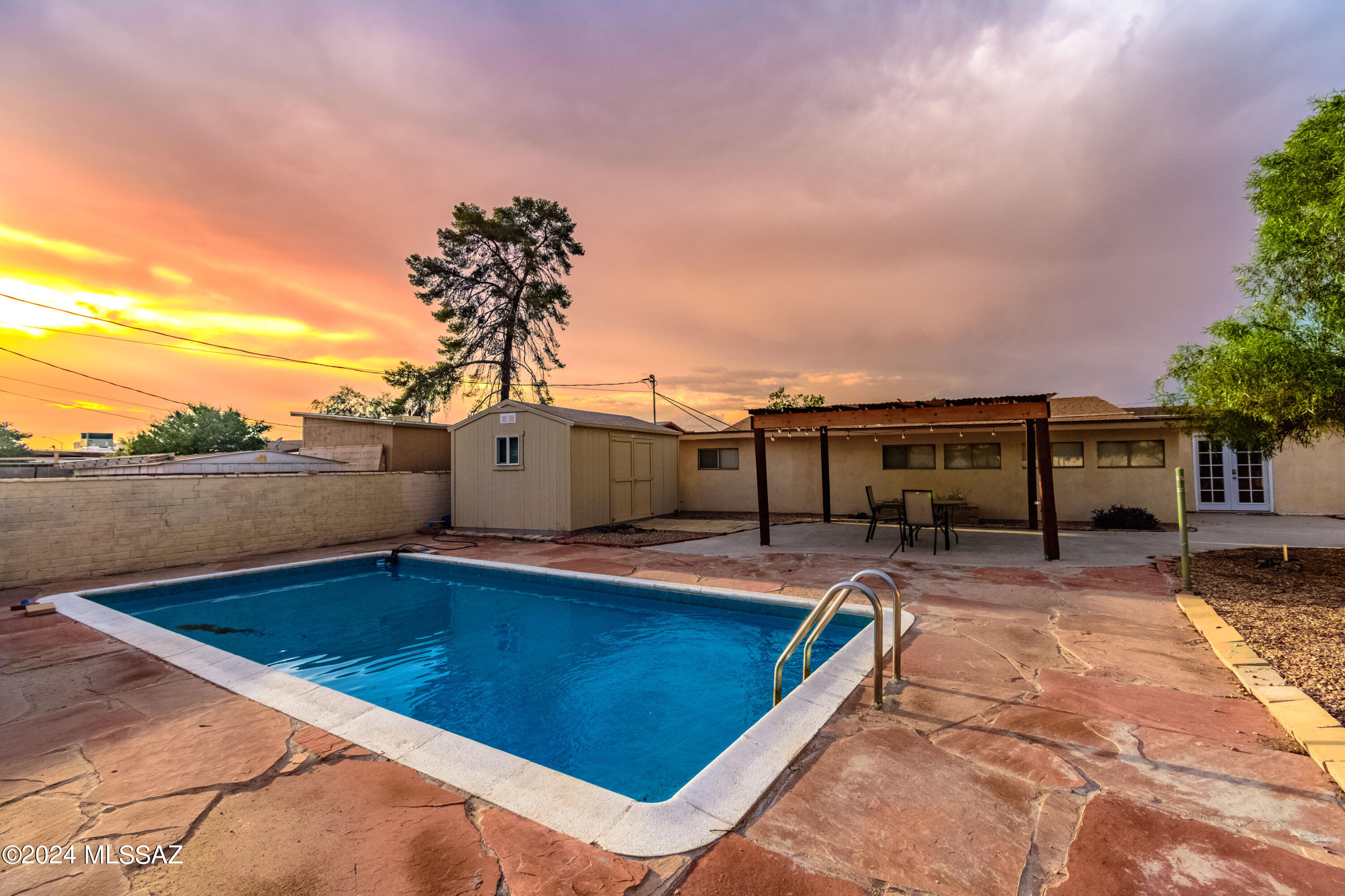 3324 E Silverlake Road