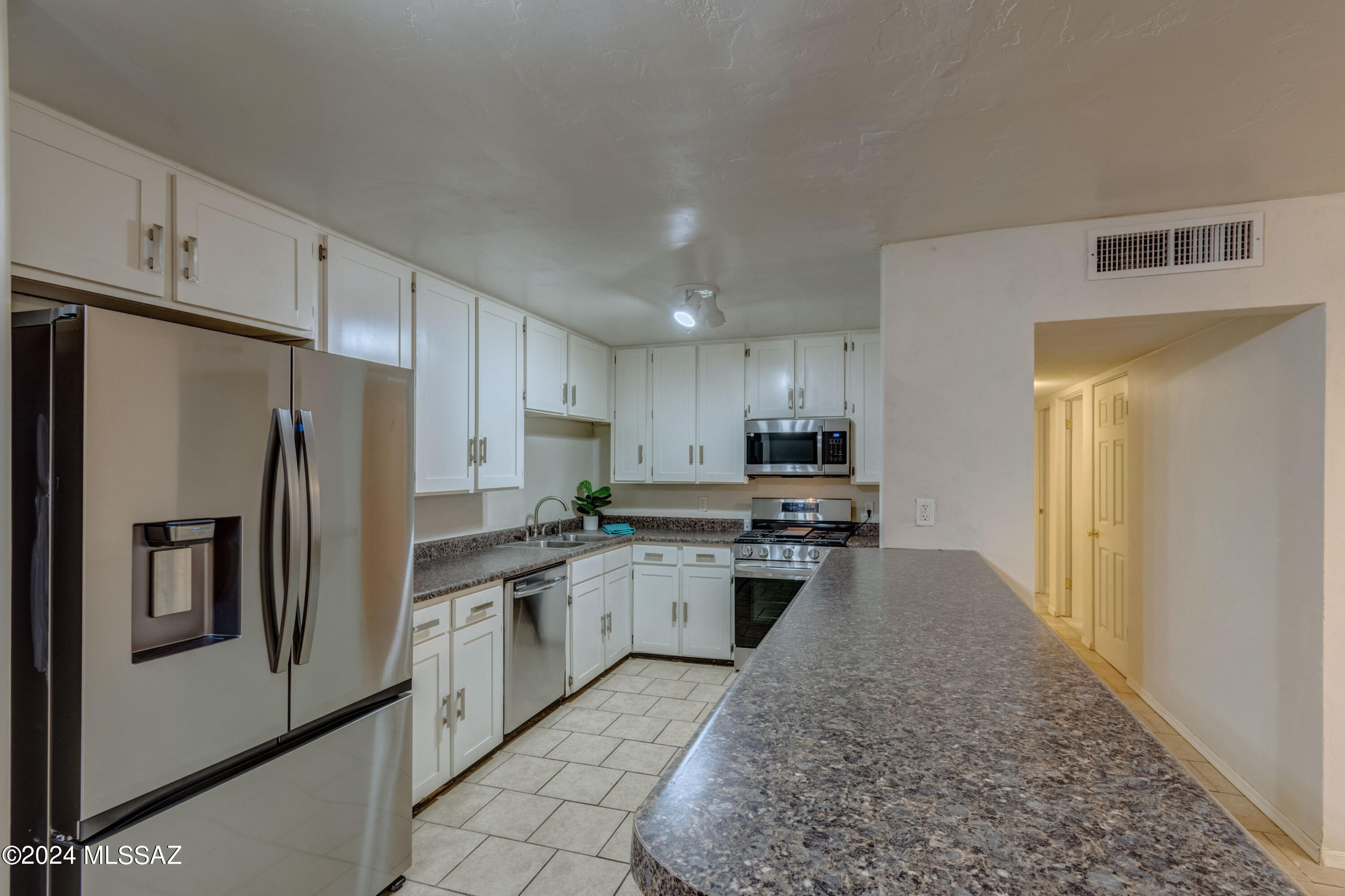 3324 E Silverlake Road