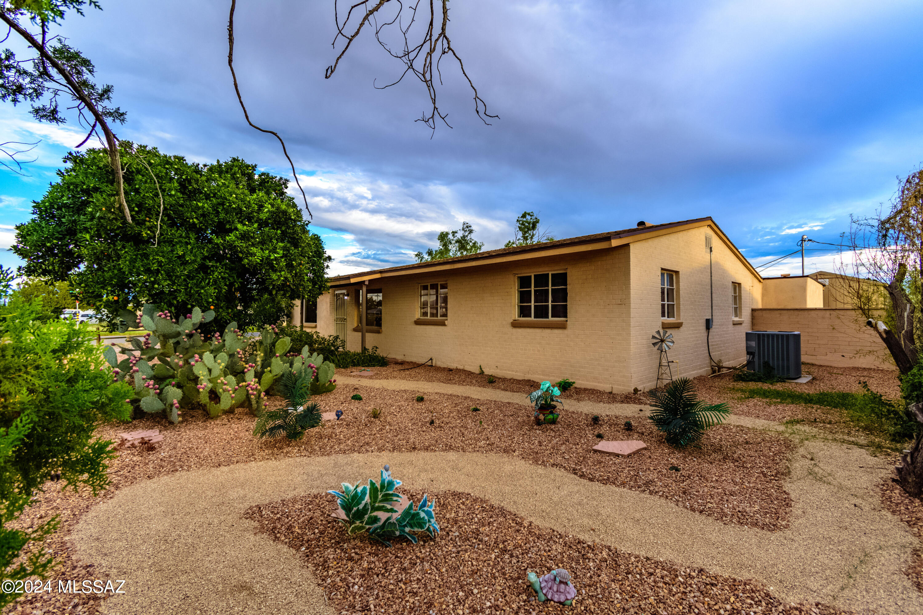 3324 E Silverlake Road