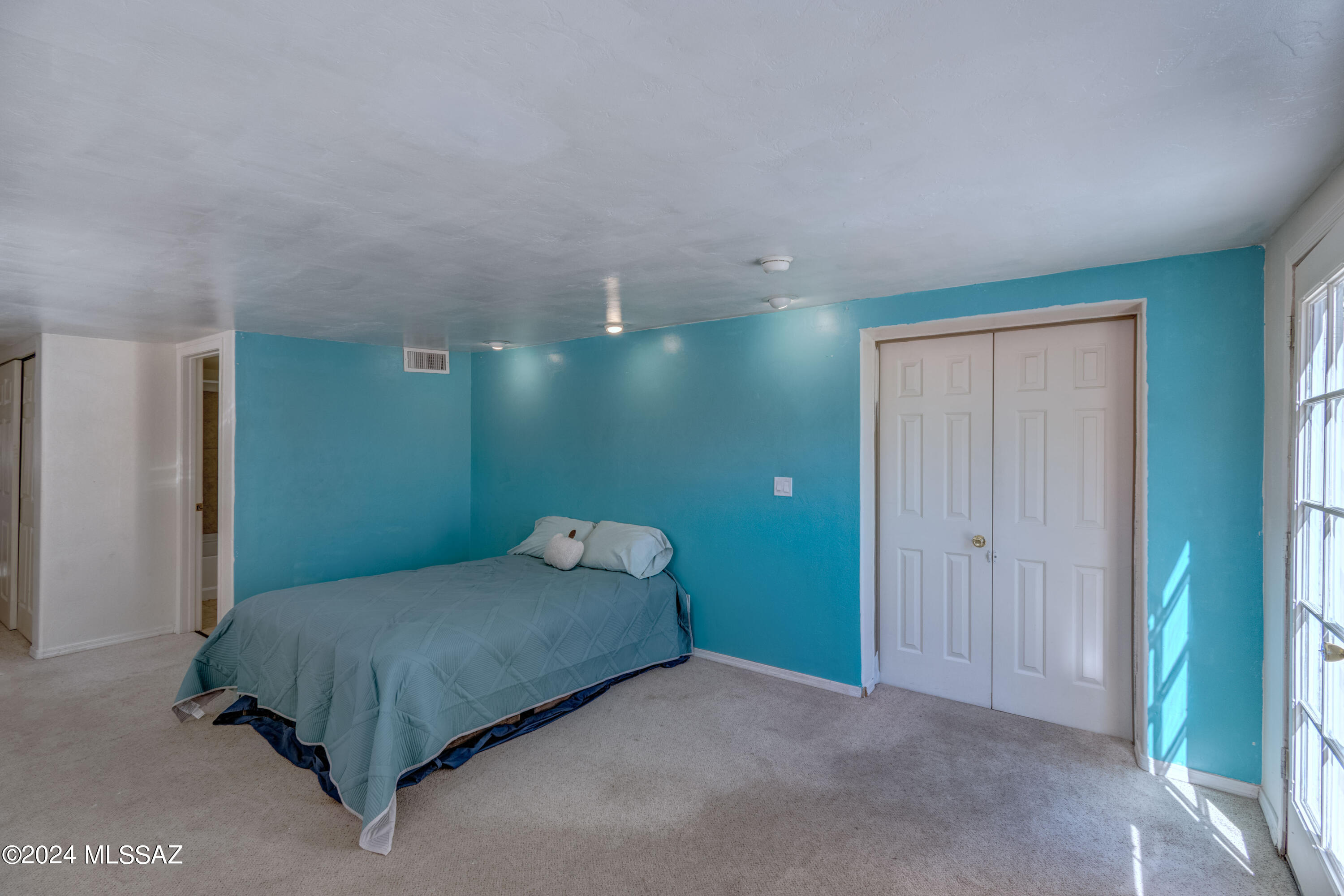 3324 E Silverlake Road