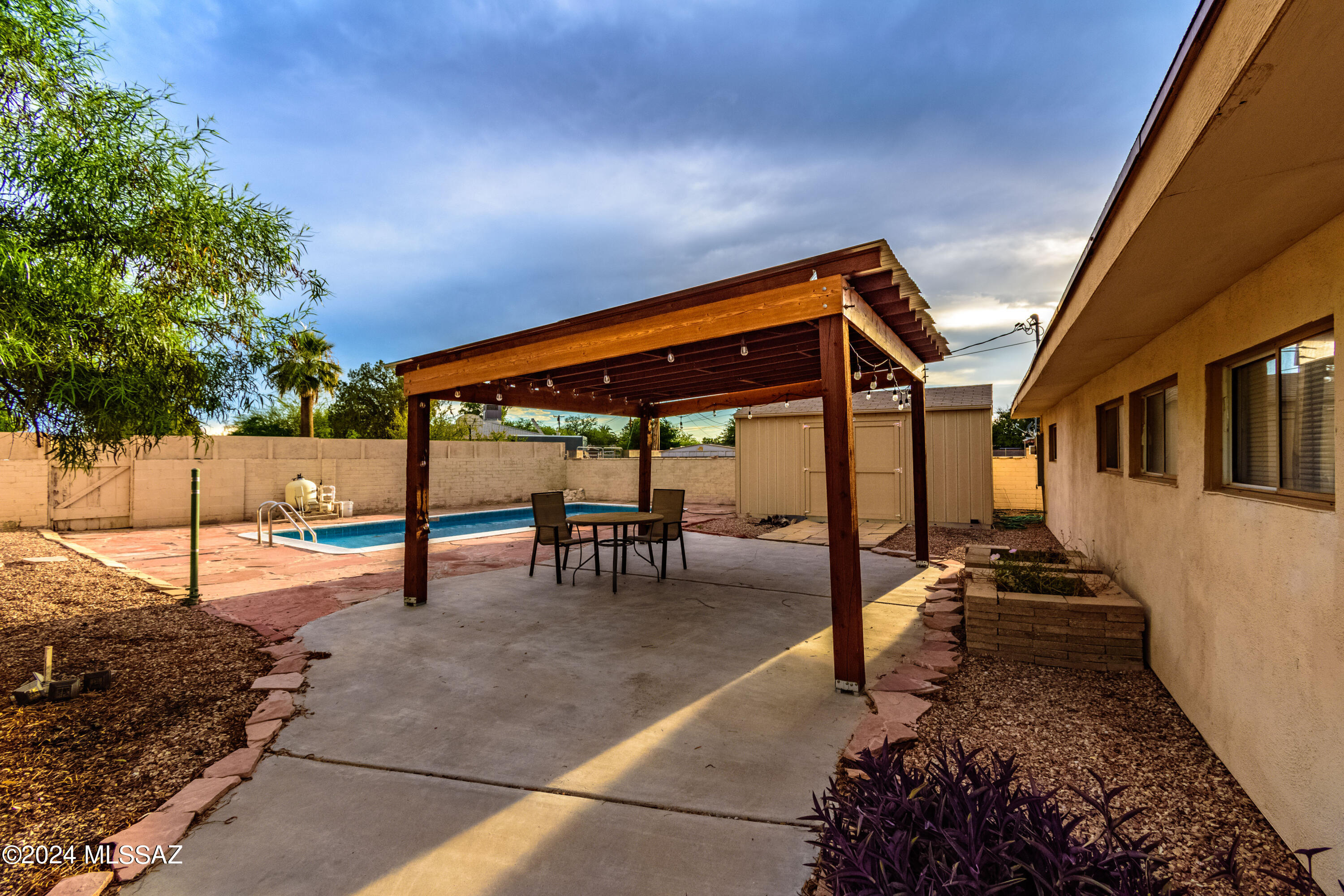 3324 E Silverlake Road