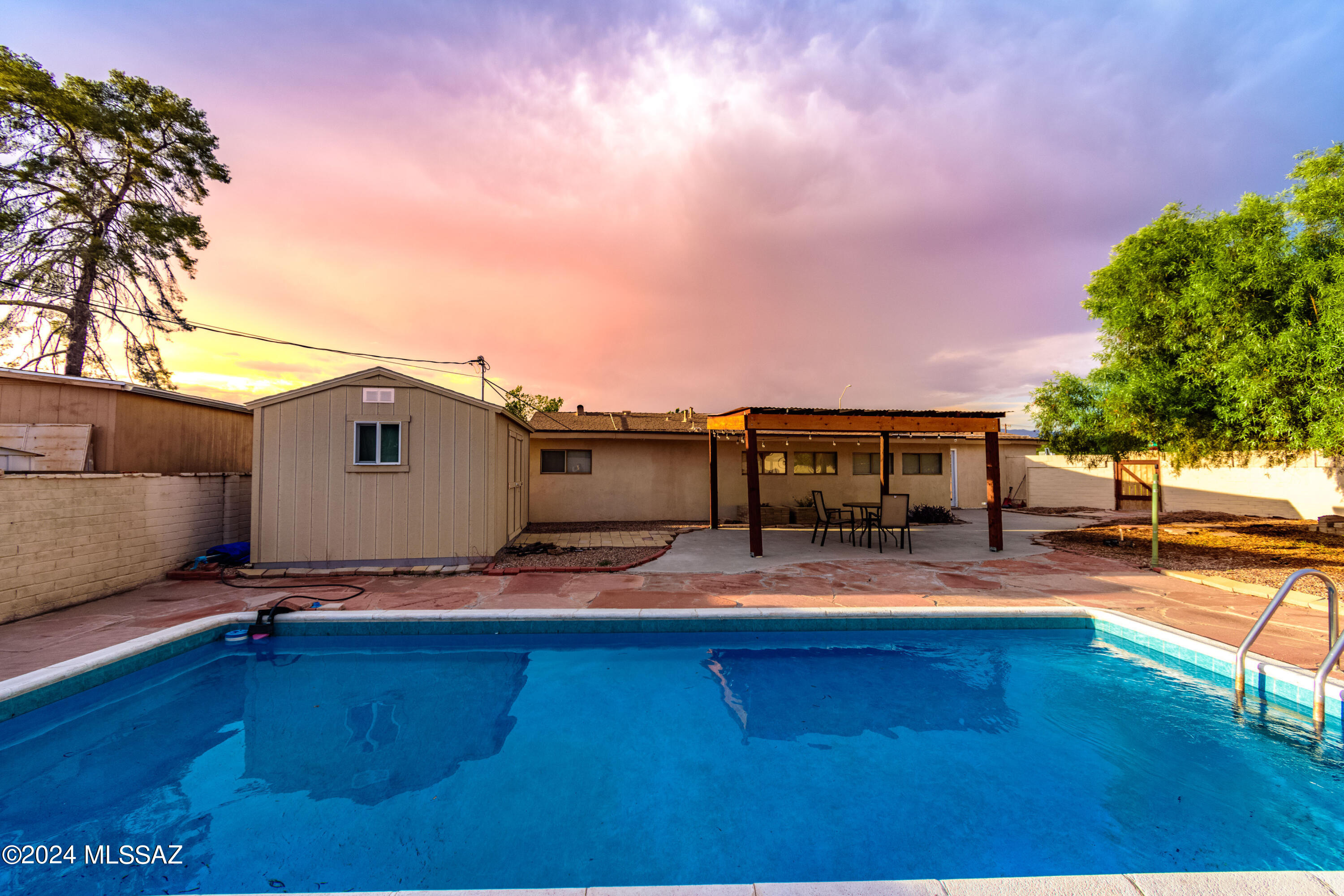 3324 E Silverlake Road