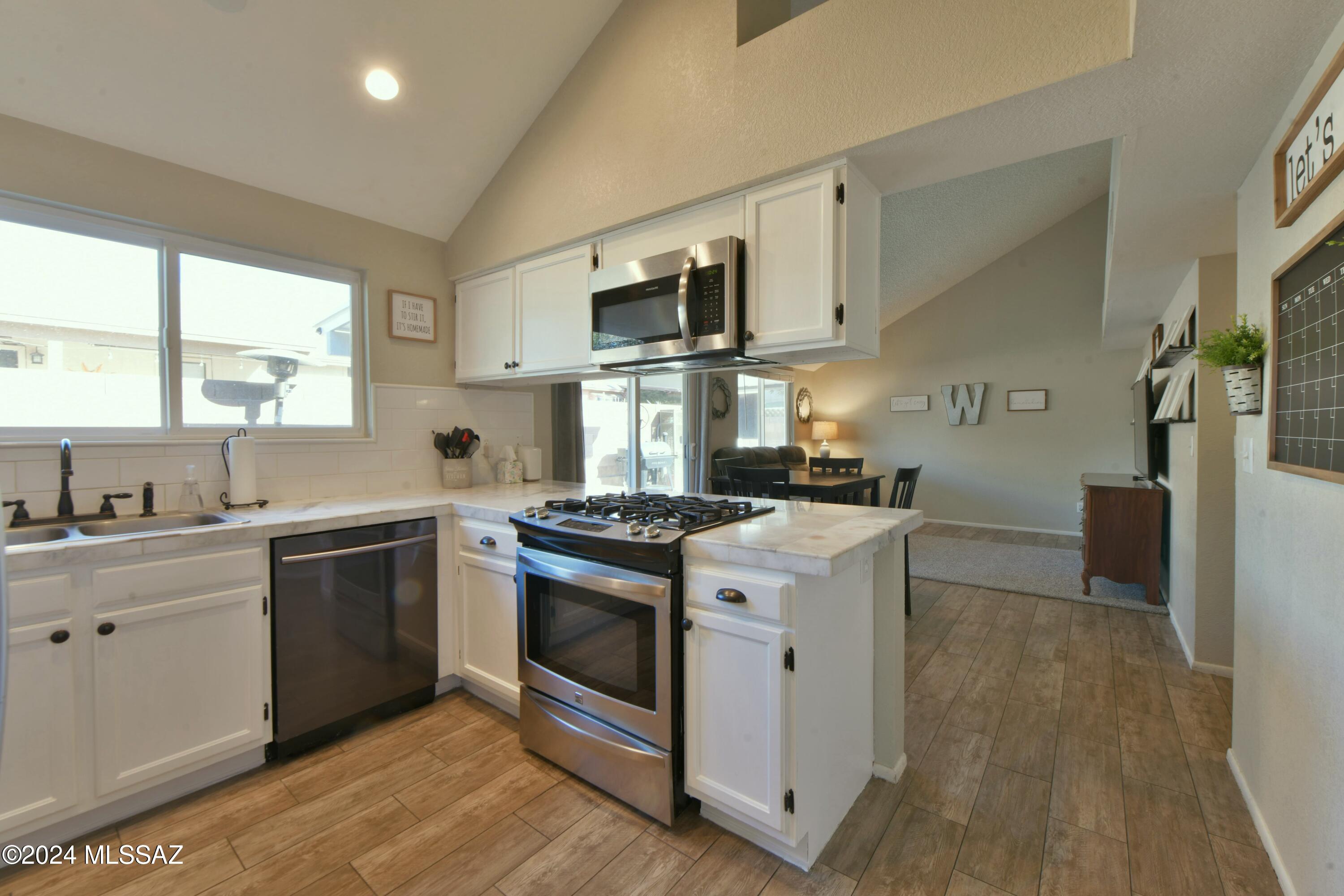 2730 W Camino Ebano