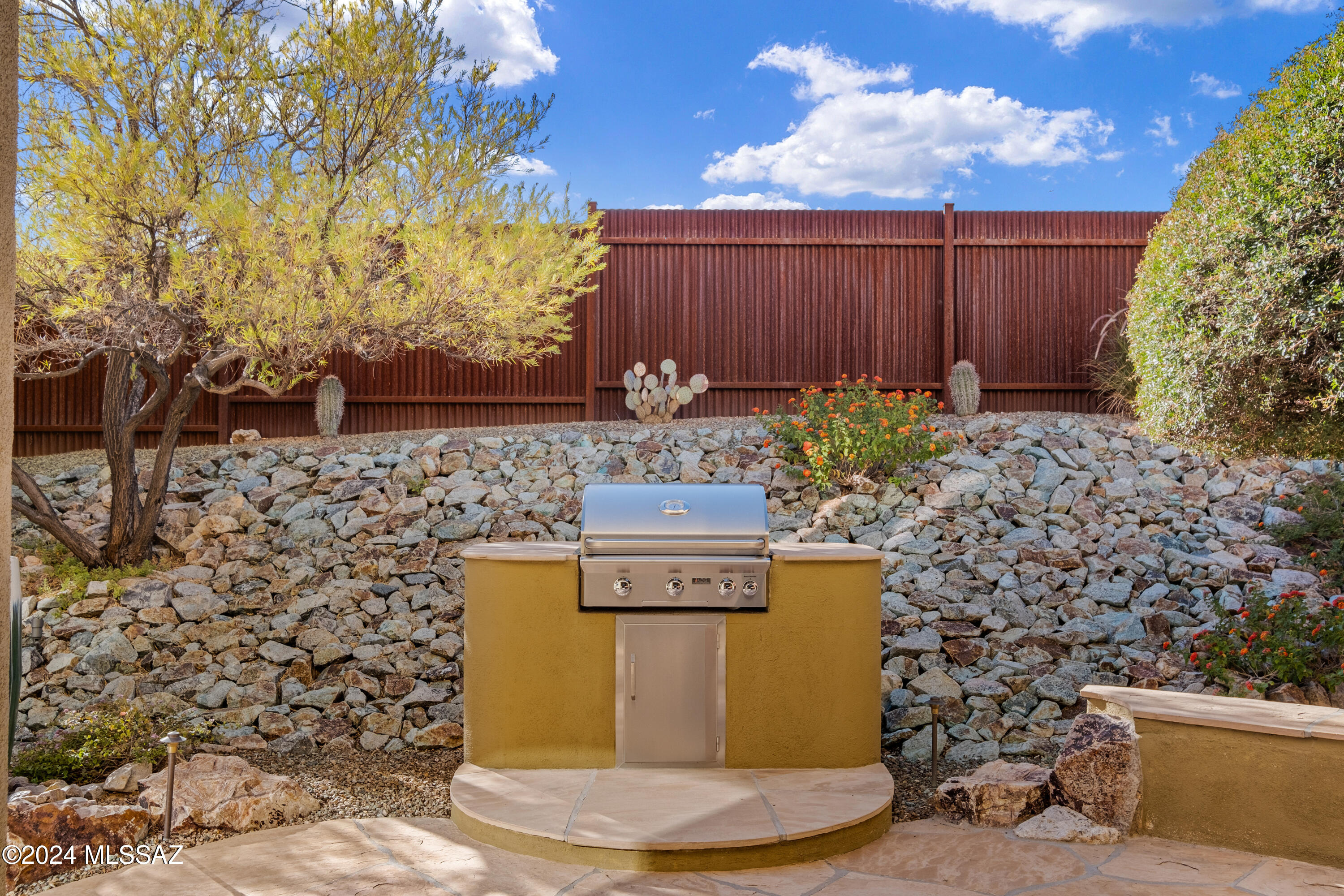 9512 E Ventaso Circle